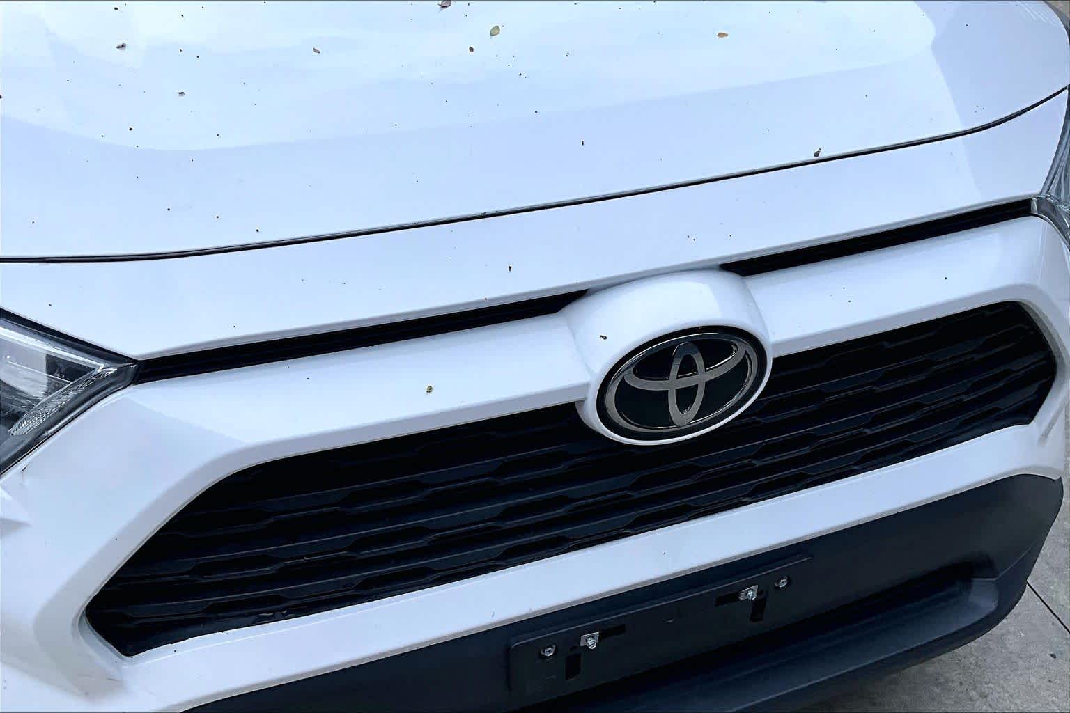 2021 Toyota RAV4 XLE Super White at AutoNation USA Houston
