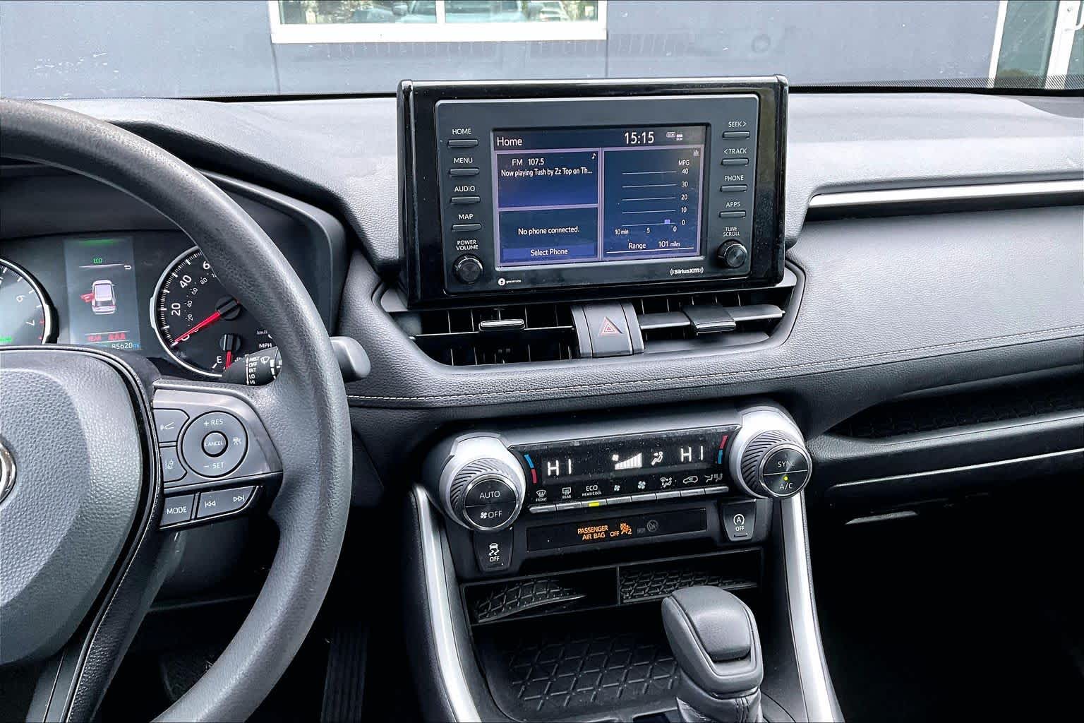 2021 Toyota RAV4 XLE Super White at AutoNation USA Houston