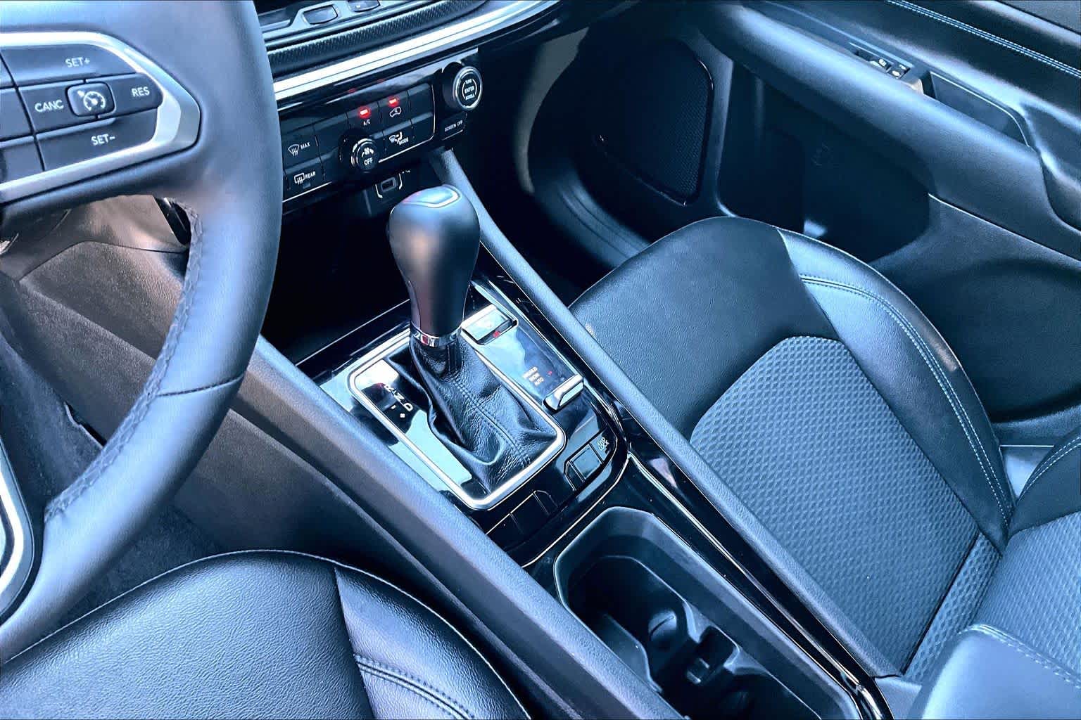2025 Jeep Compass photo 16 of 34