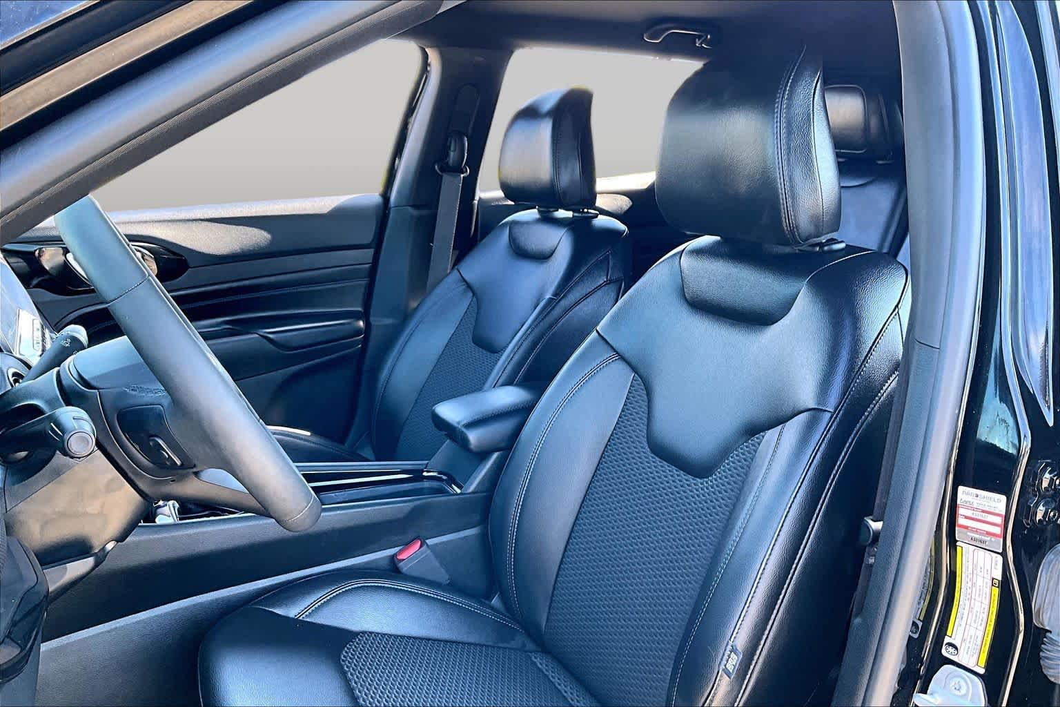 2025 Jeep Compass photo 8 of 34