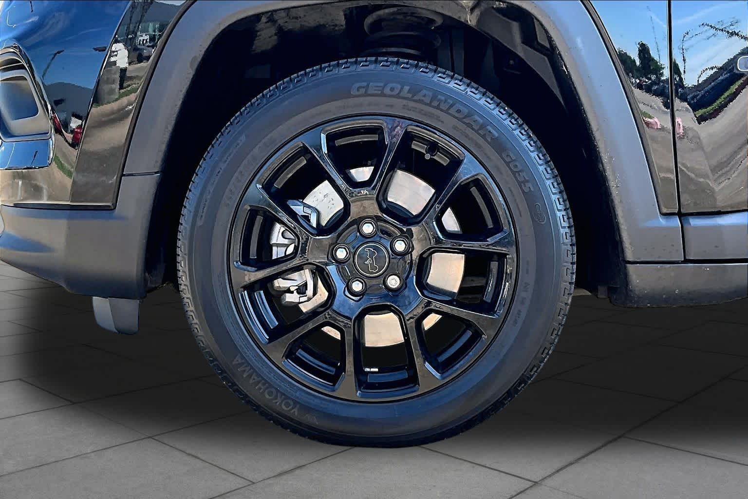 2025 Jeep Compass photo 11 of 34