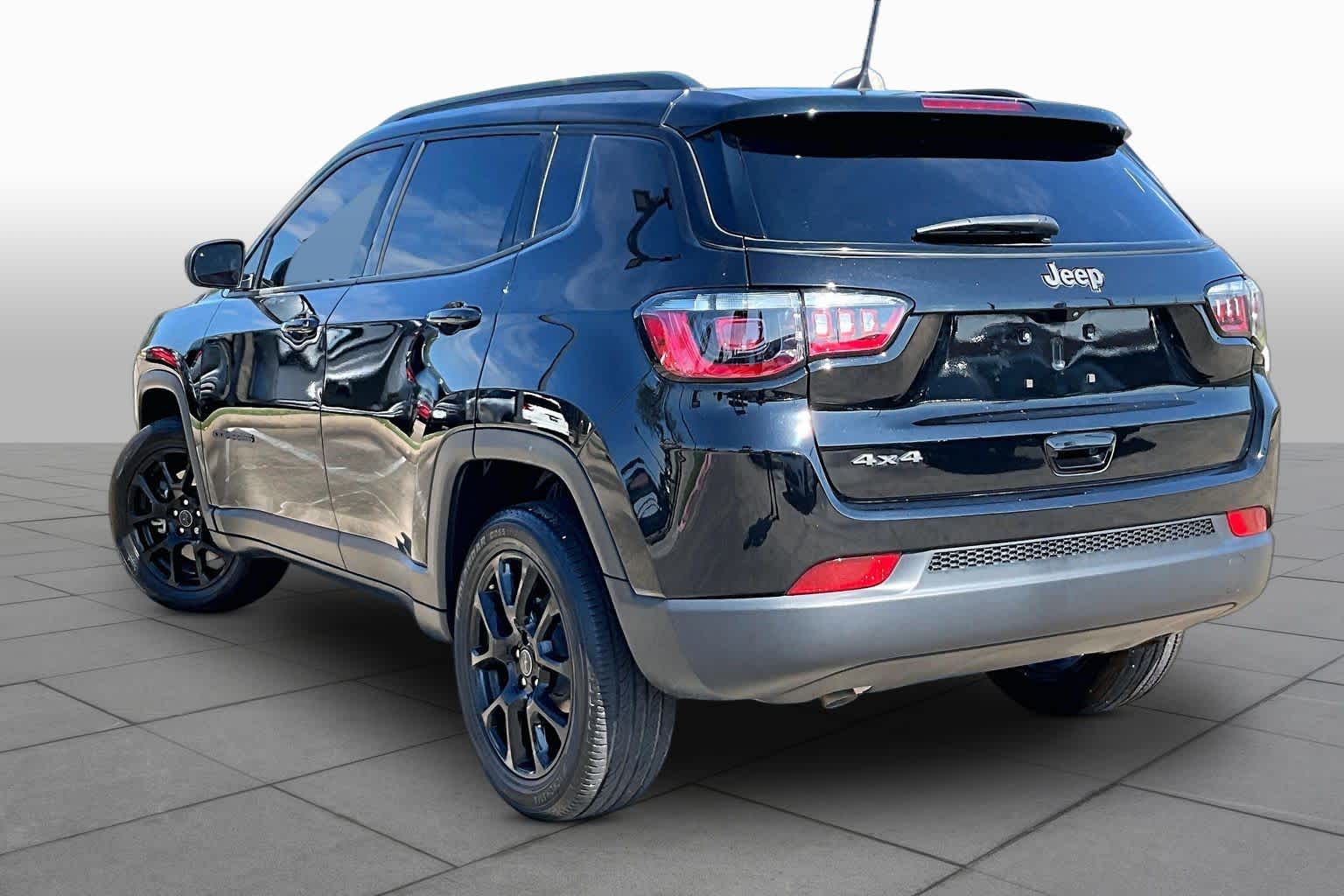 2025 Jeep Compass photo 12 of 34