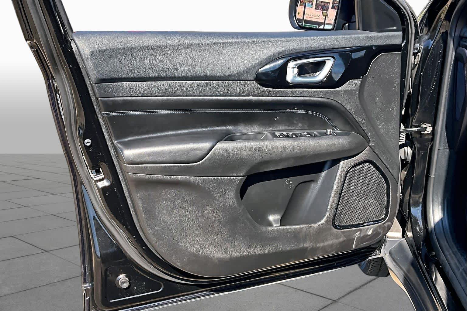 2025 Jeep Compass photo 21 of 34