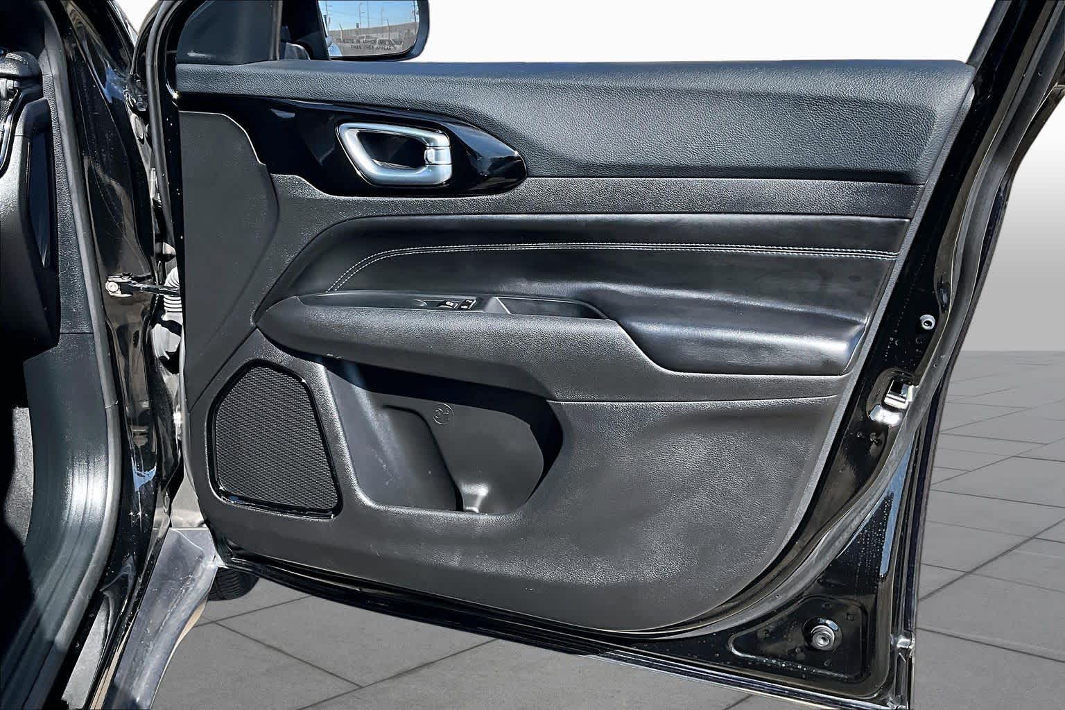 2025 Jeep Compass photo 22 of 34