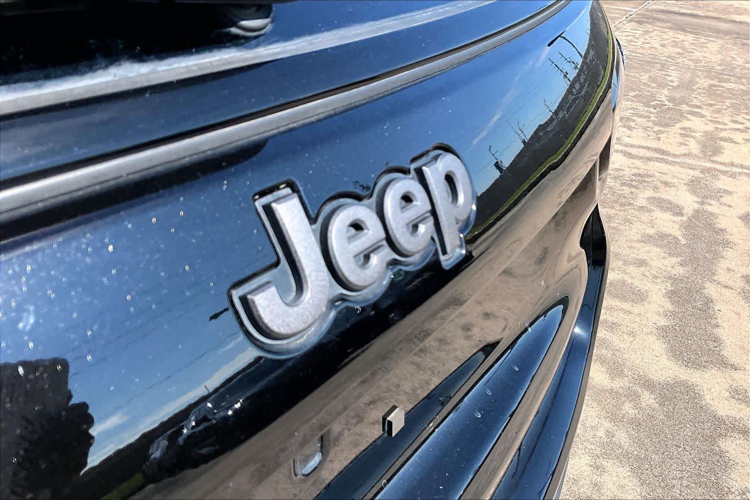 2025 Jeep Compass photo 10 of 34