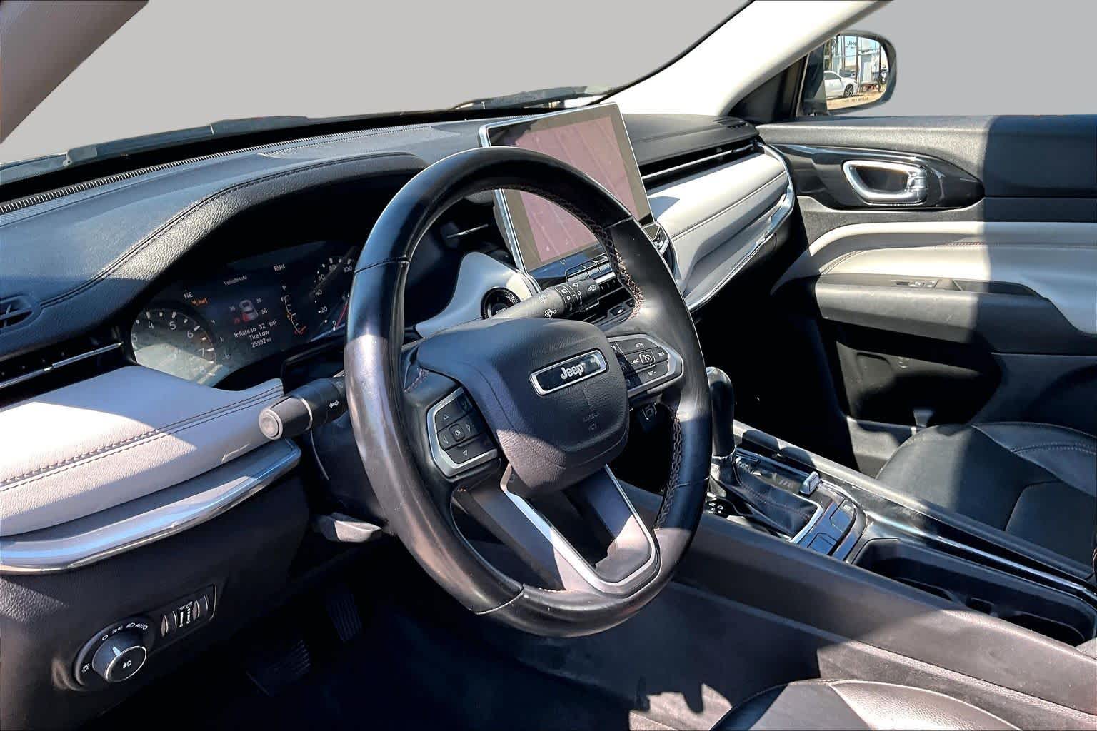 2022 Jeep Compass photo 17 of 33