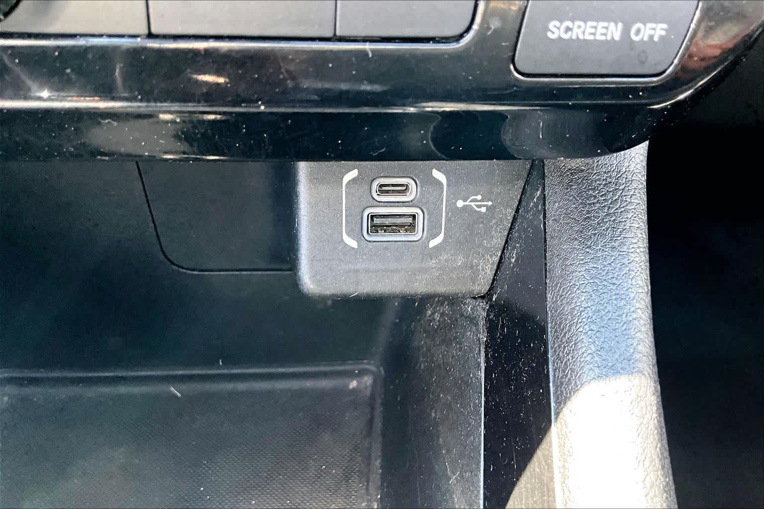 2022 Jeep Compass photo 30 of 33