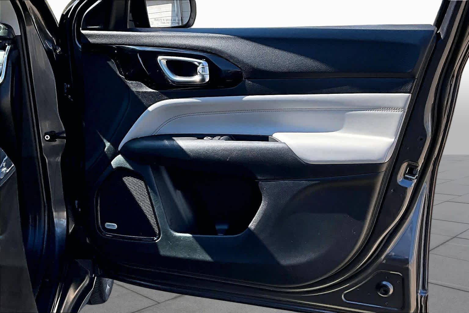2022 Jeep Compass photo 21 of 33