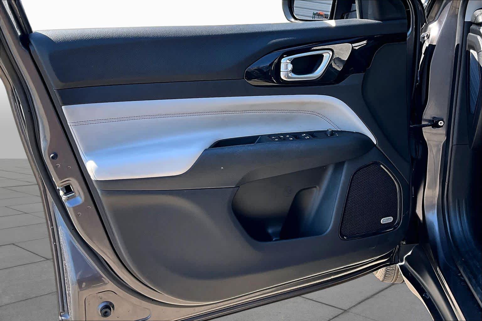 2022 Jeep Compass photo 20 of 33