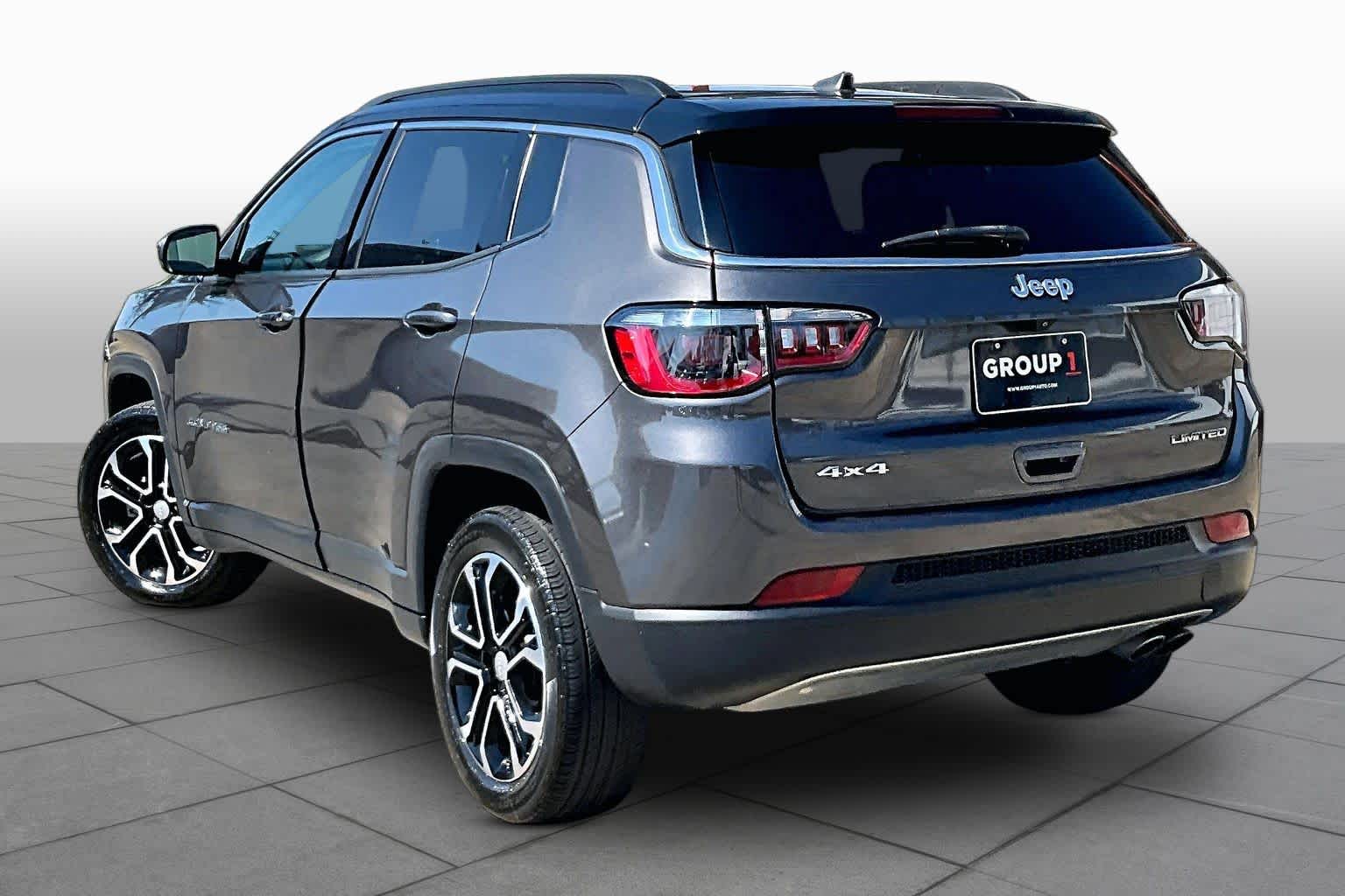 2022 Jeep Compass photo 12 of 33