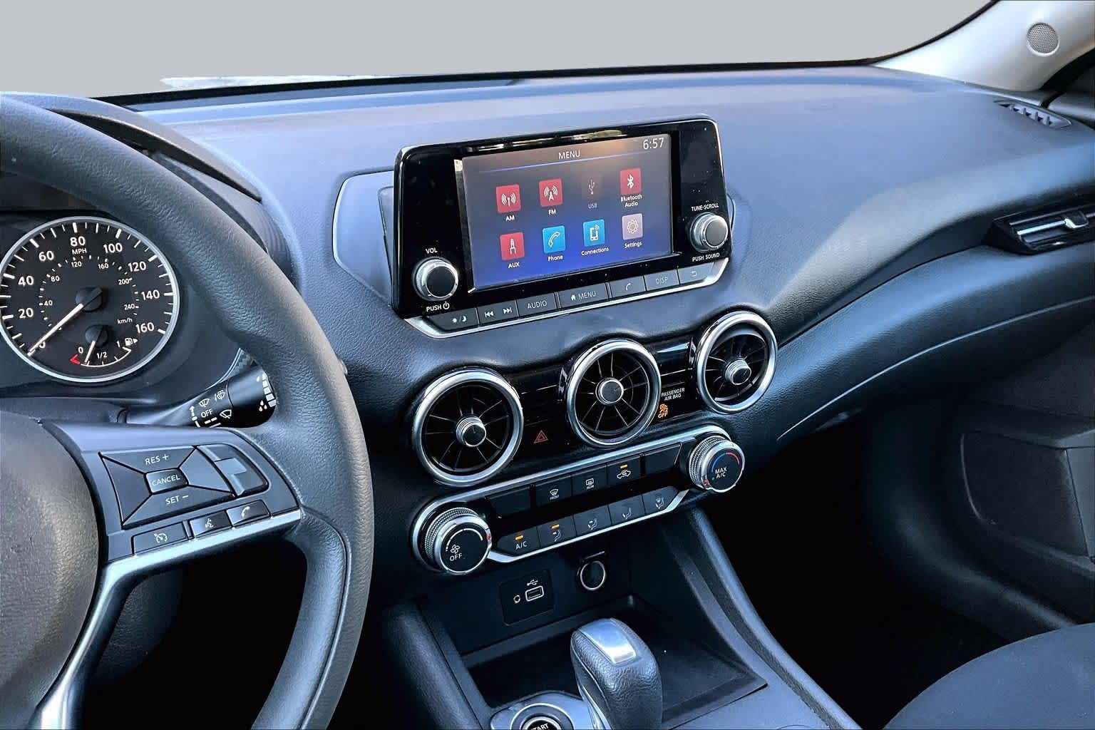 2020 Nissan Sentra photo 7 of 35