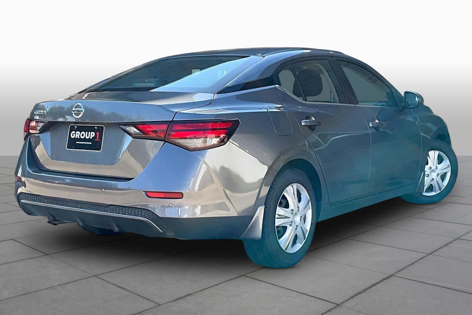 2020 Nissan Sentra photo 13 of 35