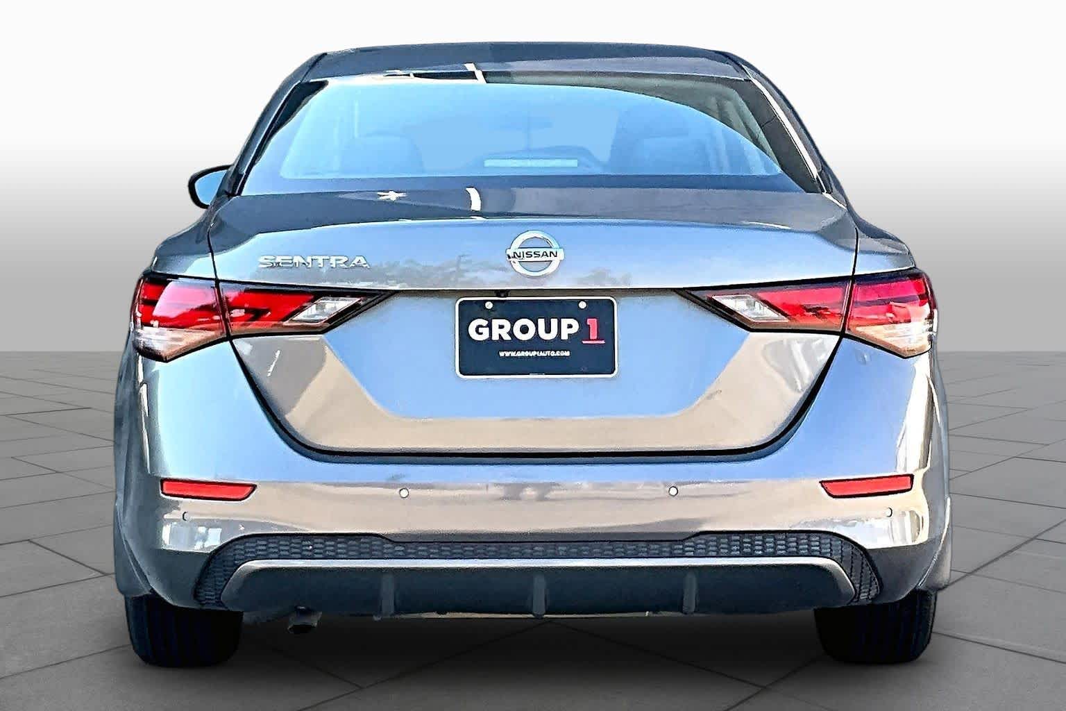 2020 Nissan Sentra photo 5 of 35