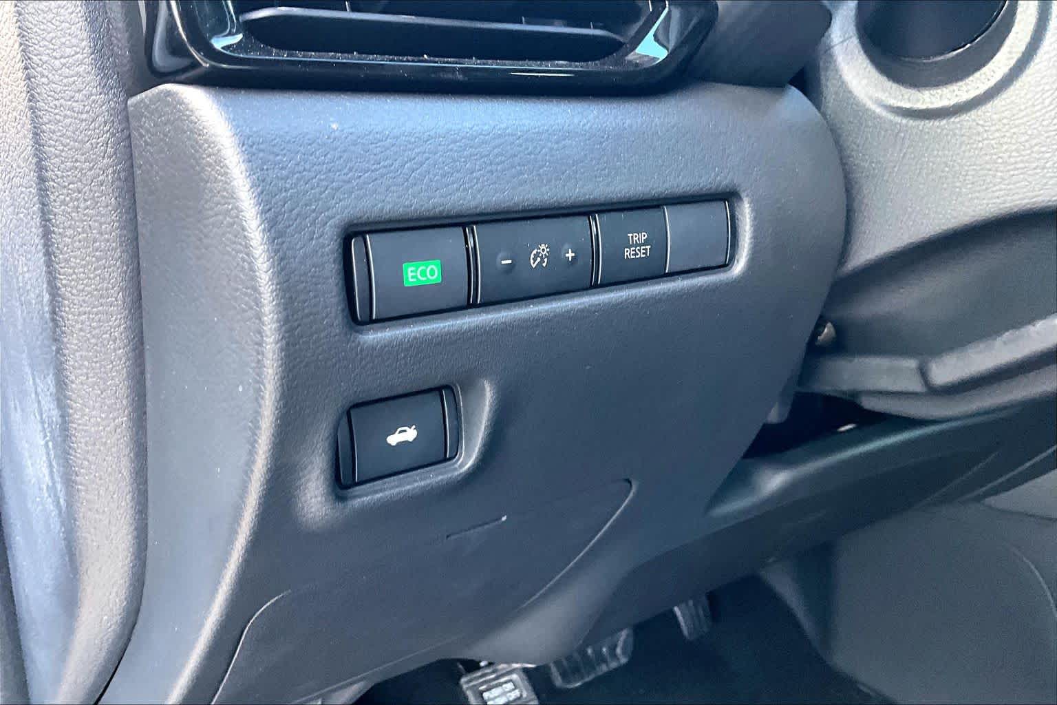 2025 Nissan Sentra SV Aspen White Tricoat at Sterling McCall Nissan