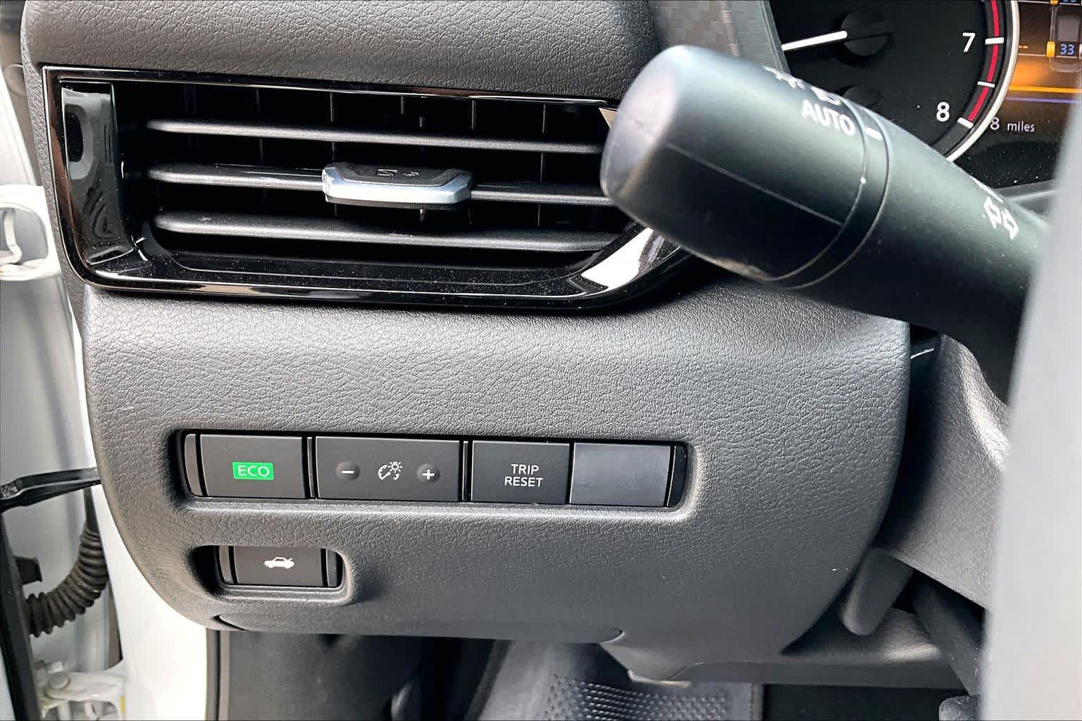 2025 Nissan Sentra SV Aspen White Tricoat at Sterling McCall Nissan