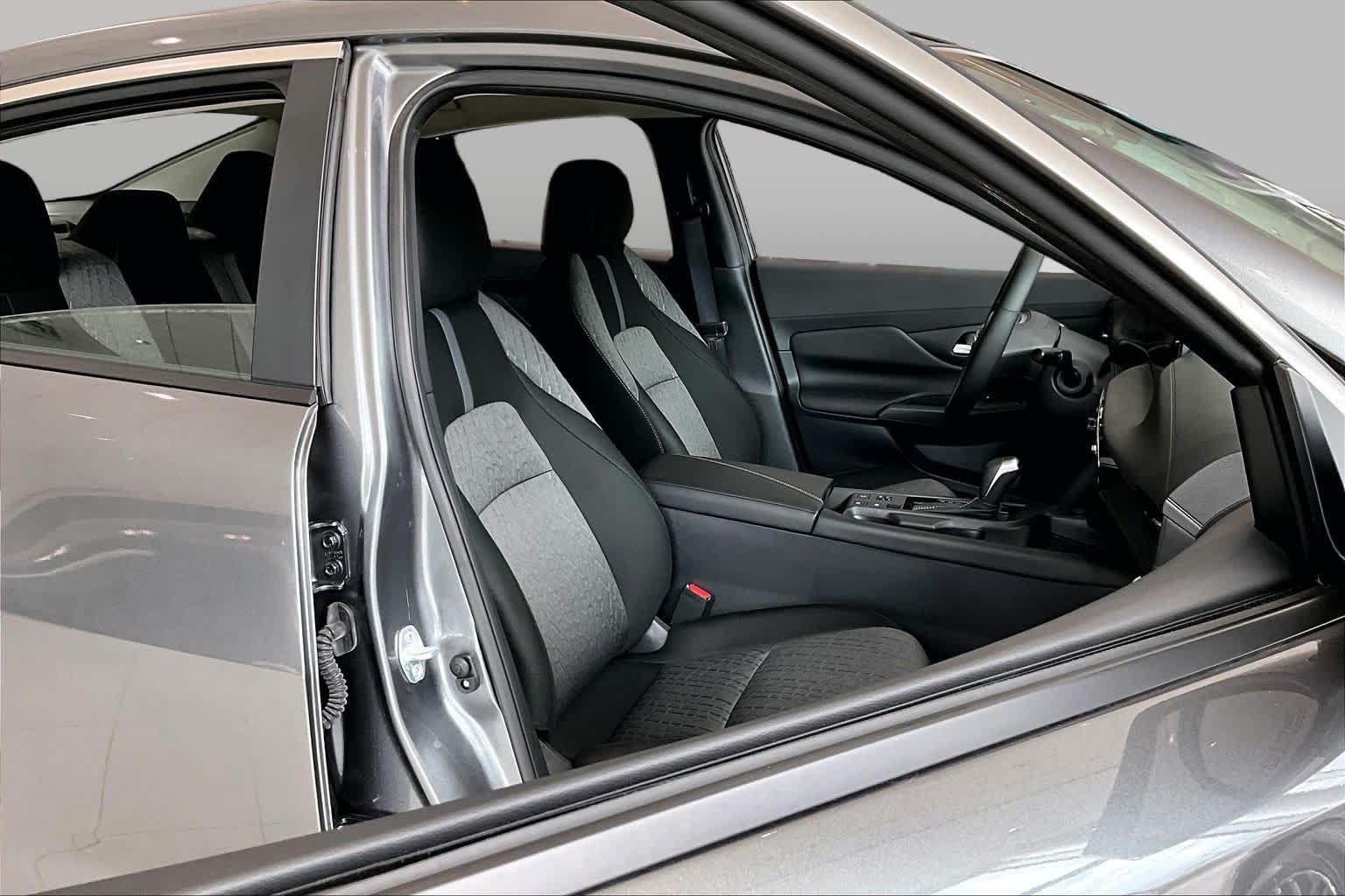 2026 Nissan Sentra photo 8 of 34