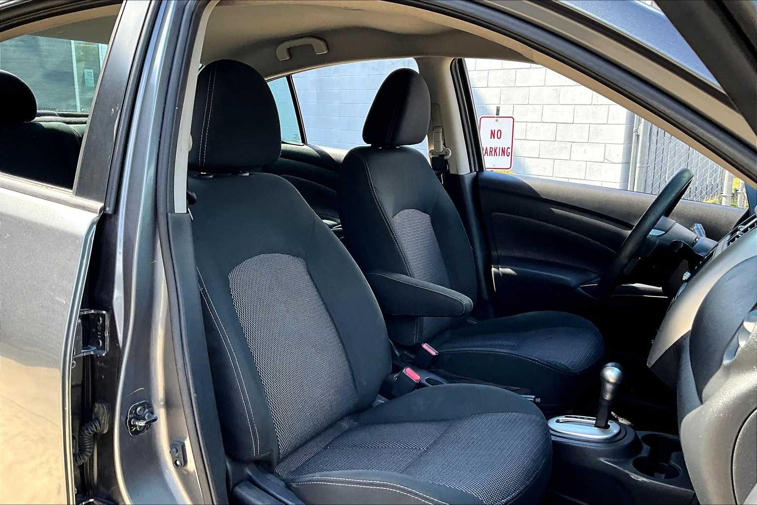 2019 Nissan Versa SV - 7