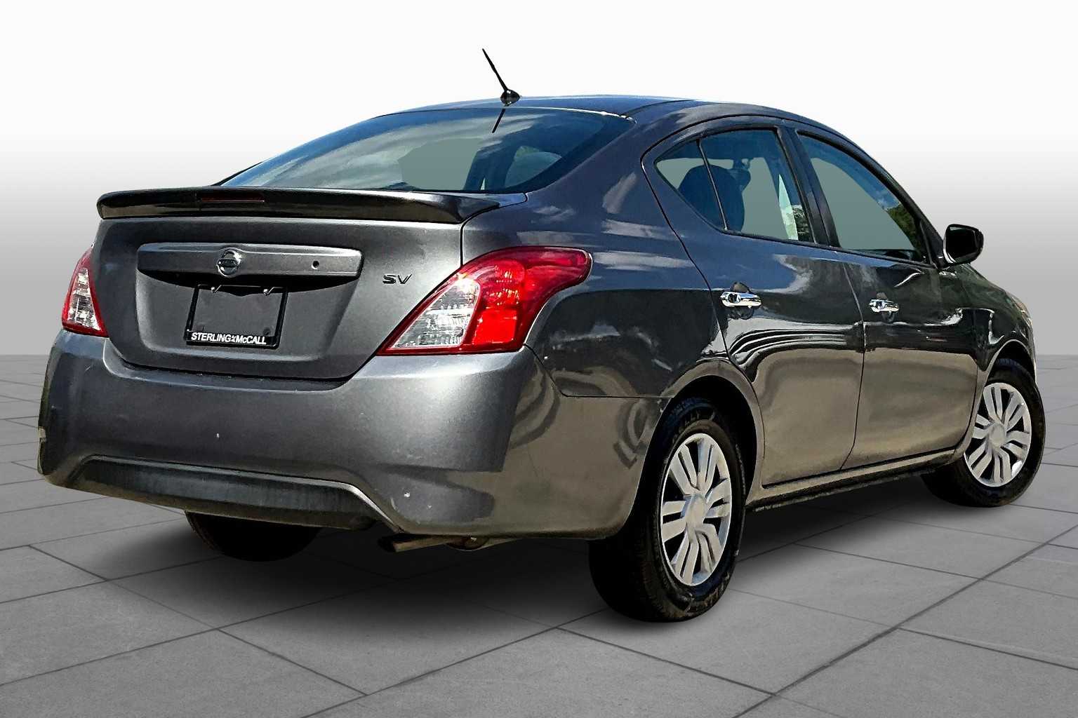 2019 Nissan Versa SV - 10