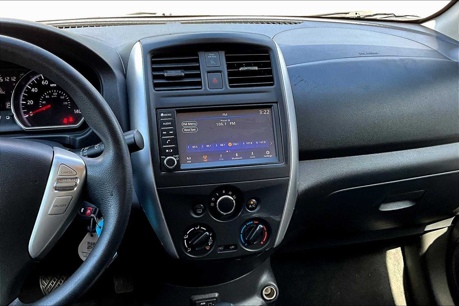 2019 Nissan Versa SV - 5