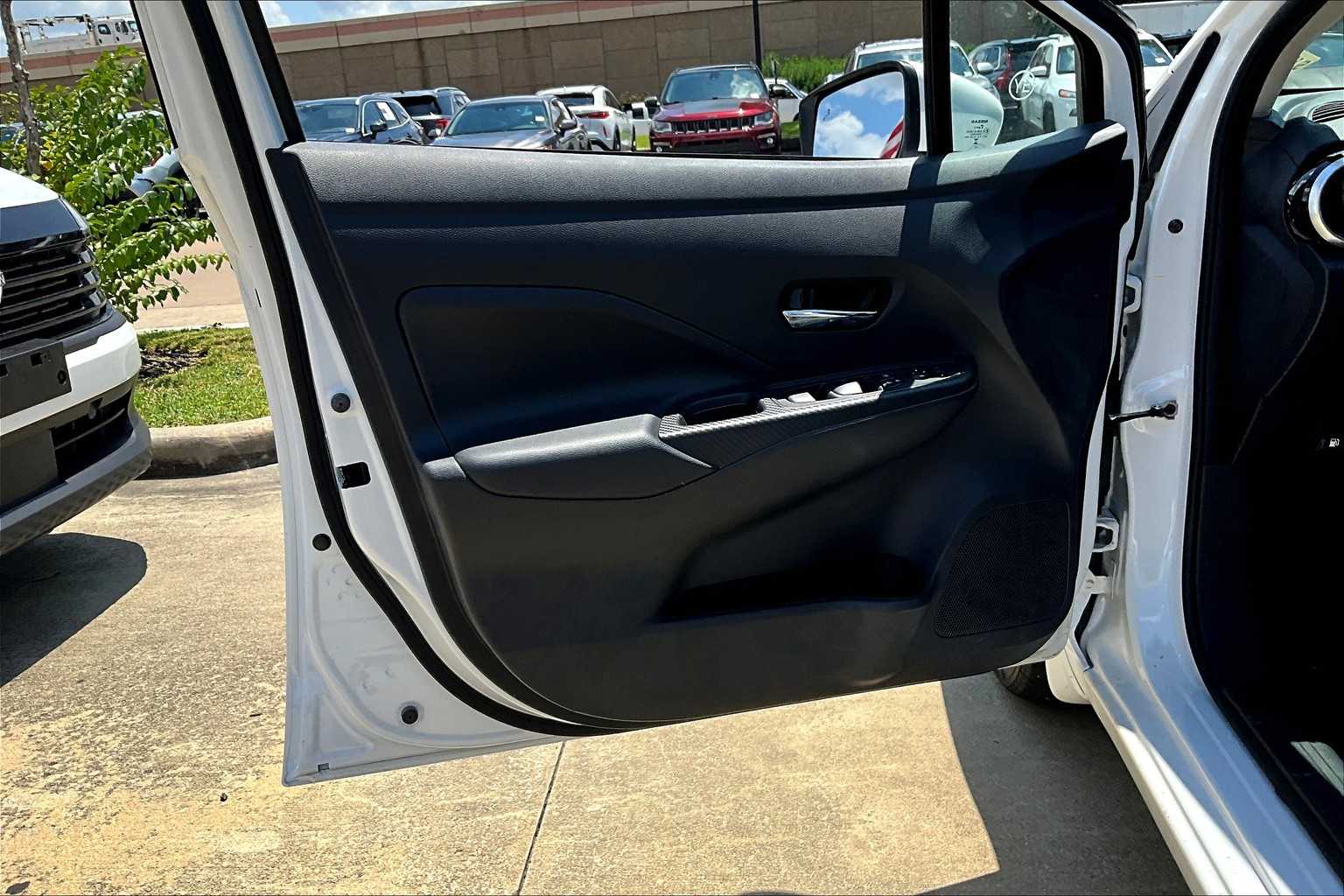 2025 Nissan Versa SV Aspen White Tricoat at Sterling McCall Nissan
