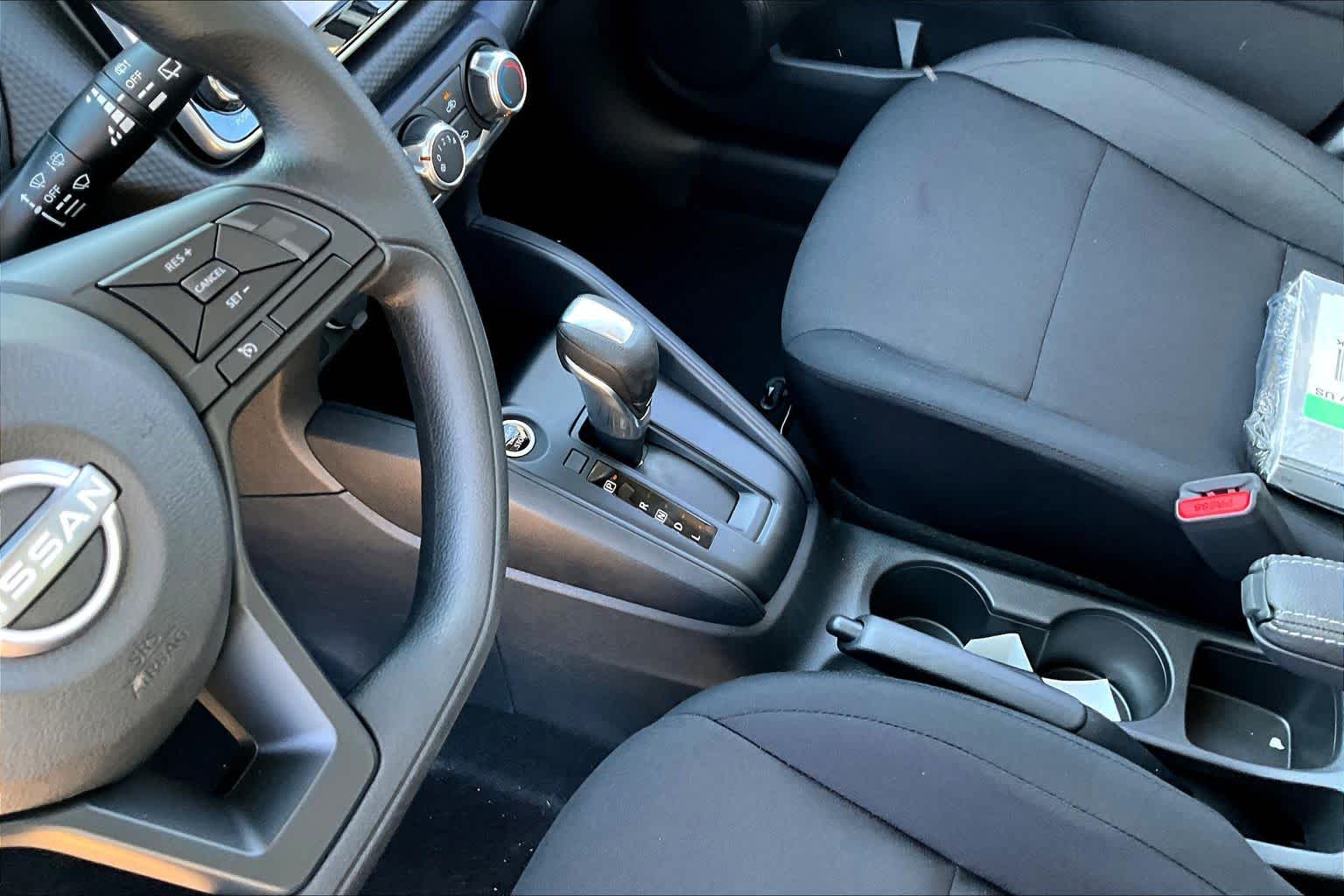 2025 Nissan Kicks Play S Fresh Powder at Sterling McCall Nissan