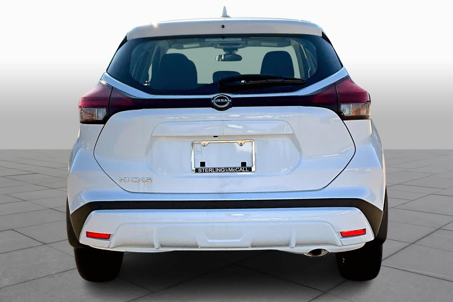 2025 Nissan Kicks Play S Fresh Powder at Sterling McCall Nissan