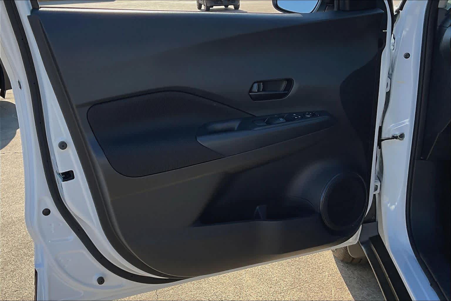 2025 Nissan Kicks Play S Fresh Powder at Sterling McCall Nissan