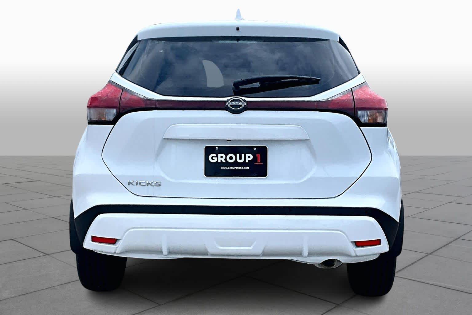 2025 Nissan Kicks Play S Fresh Powder at Sterling McCall Nissan