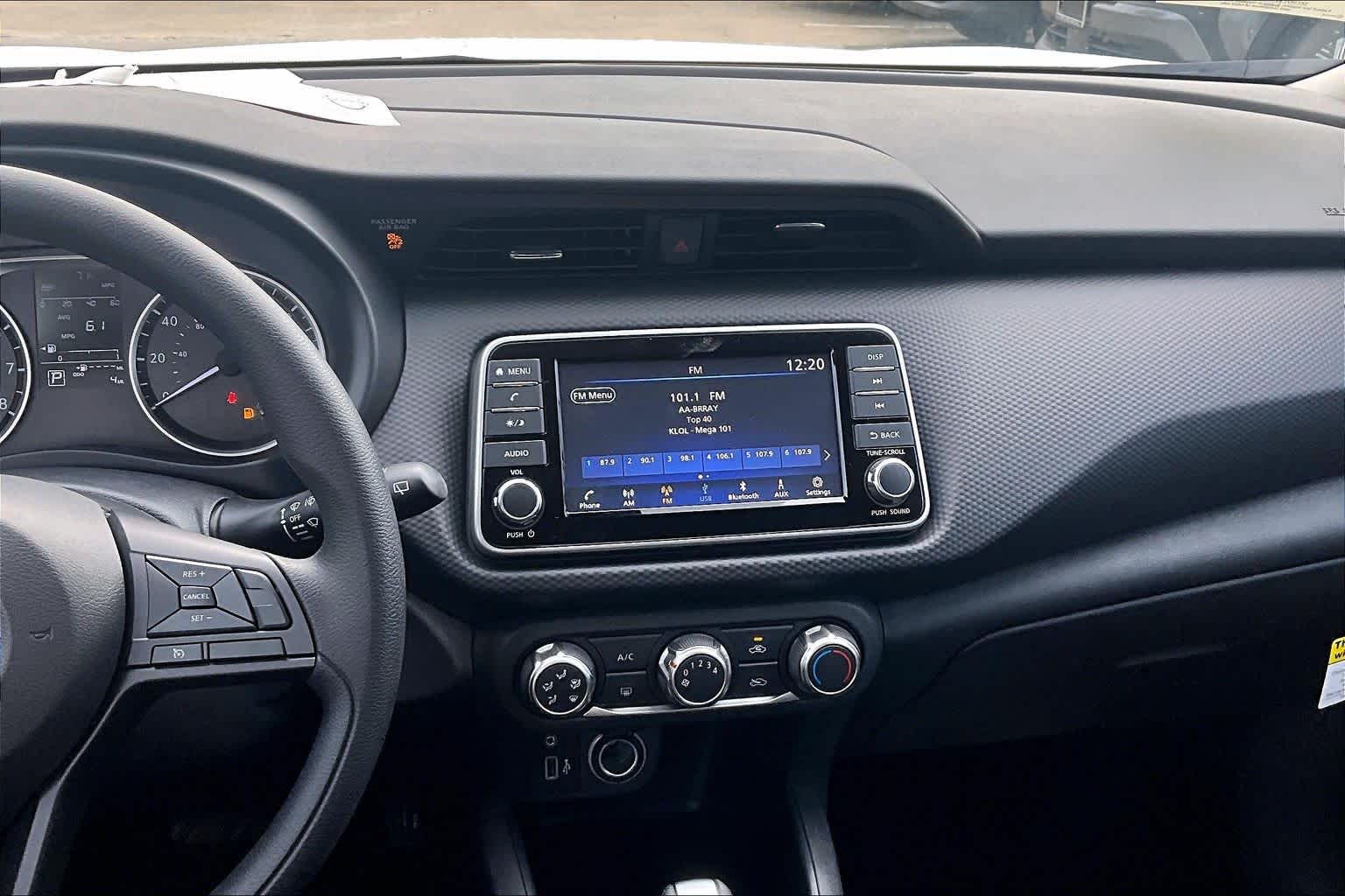 2025 Nissan Kicks Play S Fresh Powder at Sterling McCall Nissan