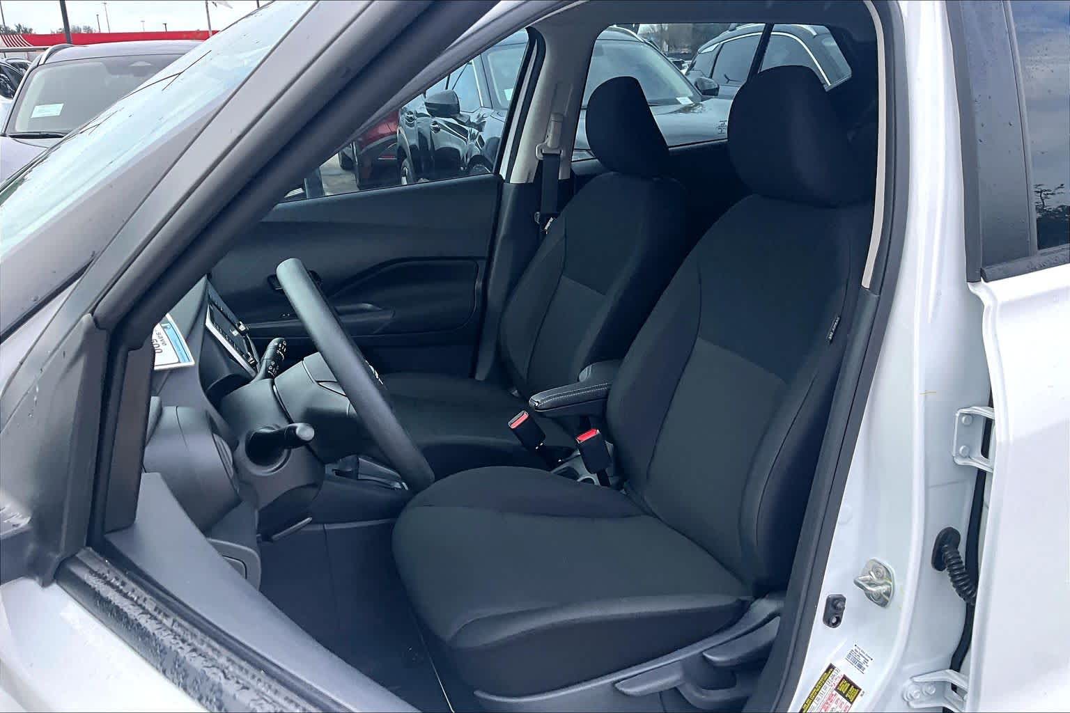 2025 Nissan Kicks Play S Fresh Powder at Sterling McCall Nissan