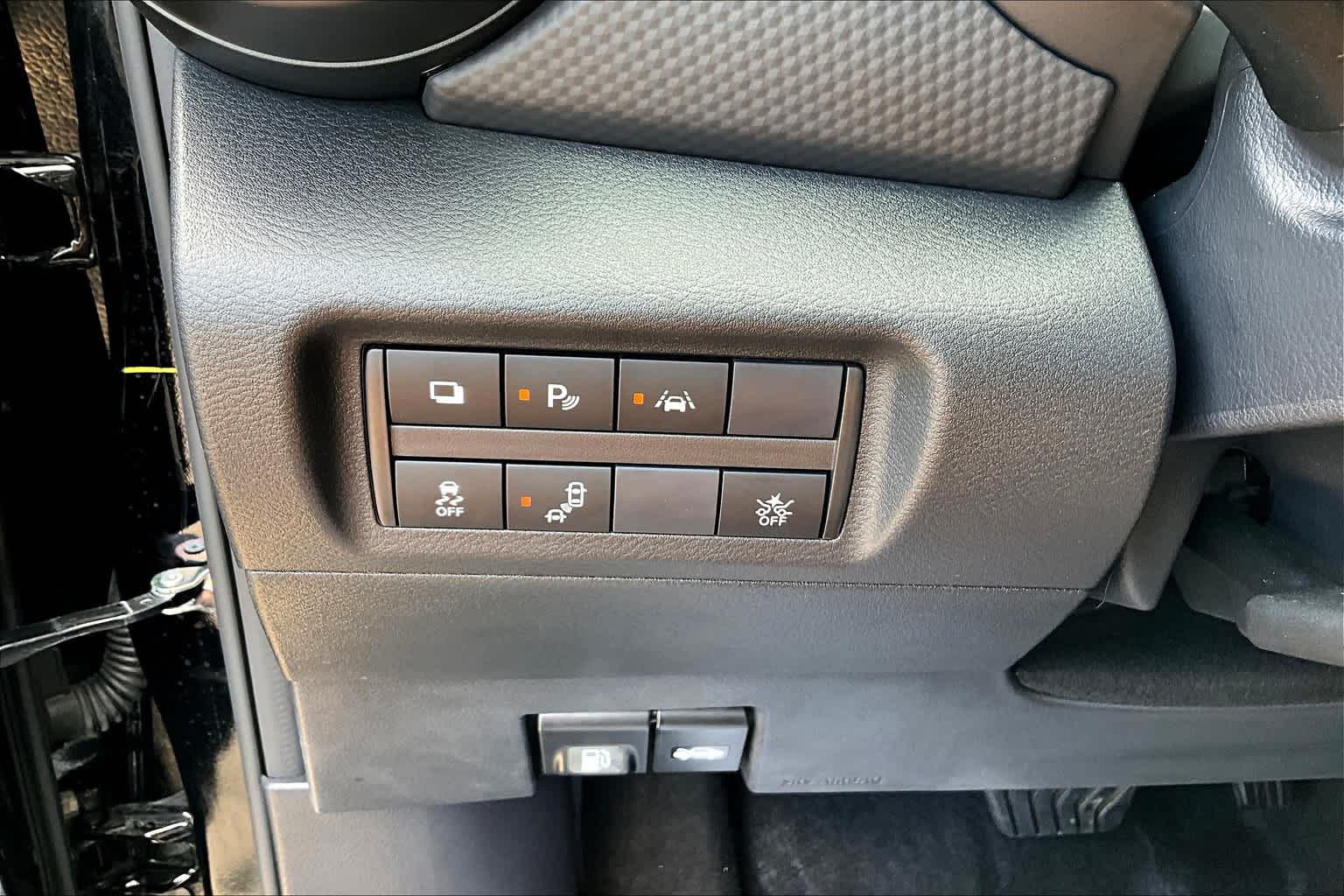 2024 Nissan Kicks photo 34 of 35