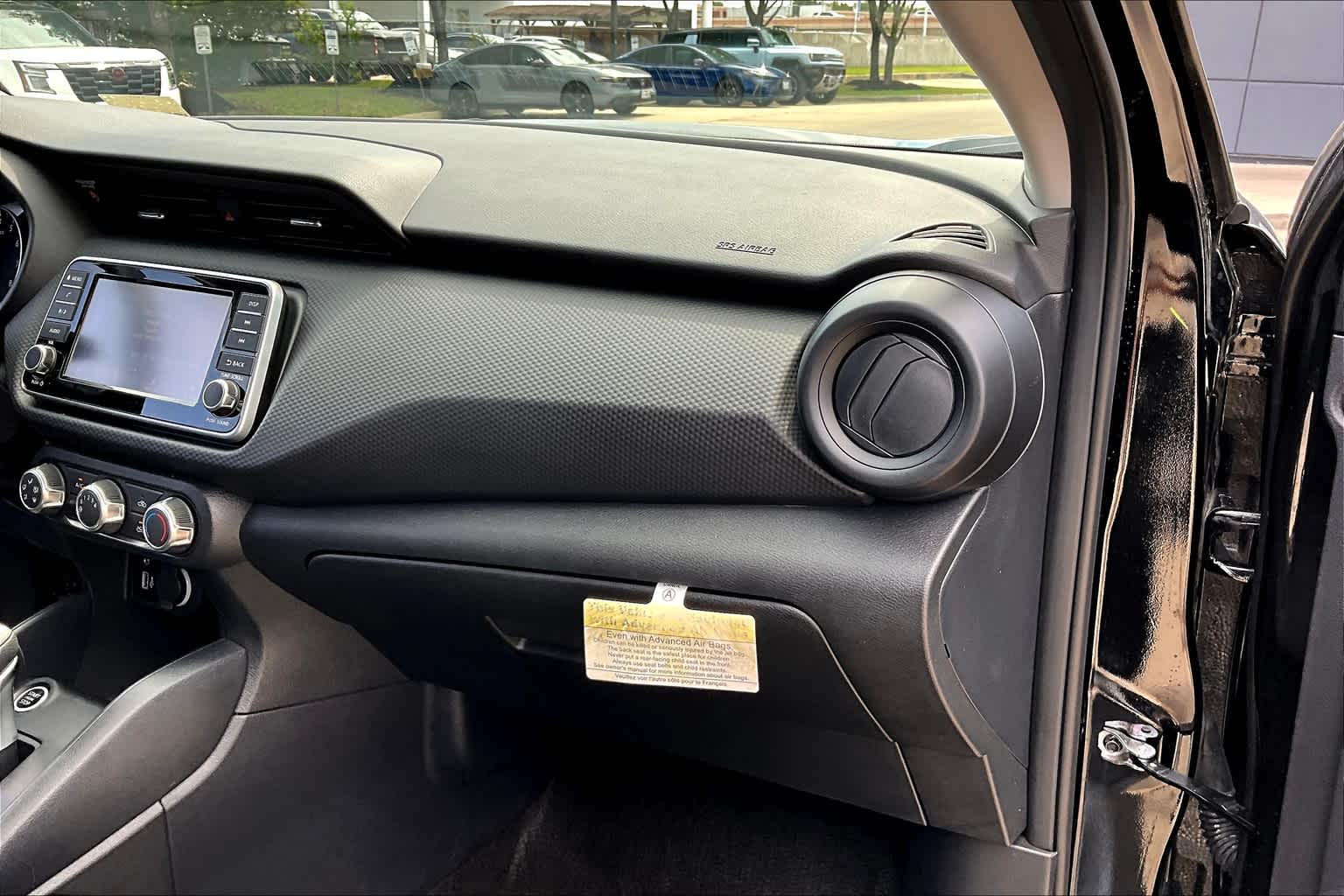2024 Nissan Kicks photo 17 of 35