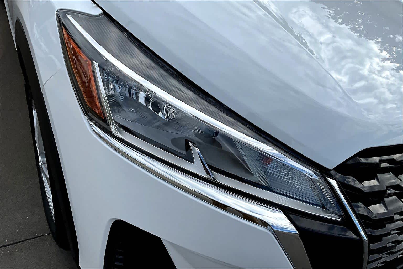 2025 Nissan Kicks Play S Fresh Powder at Sterling McCall Nissan