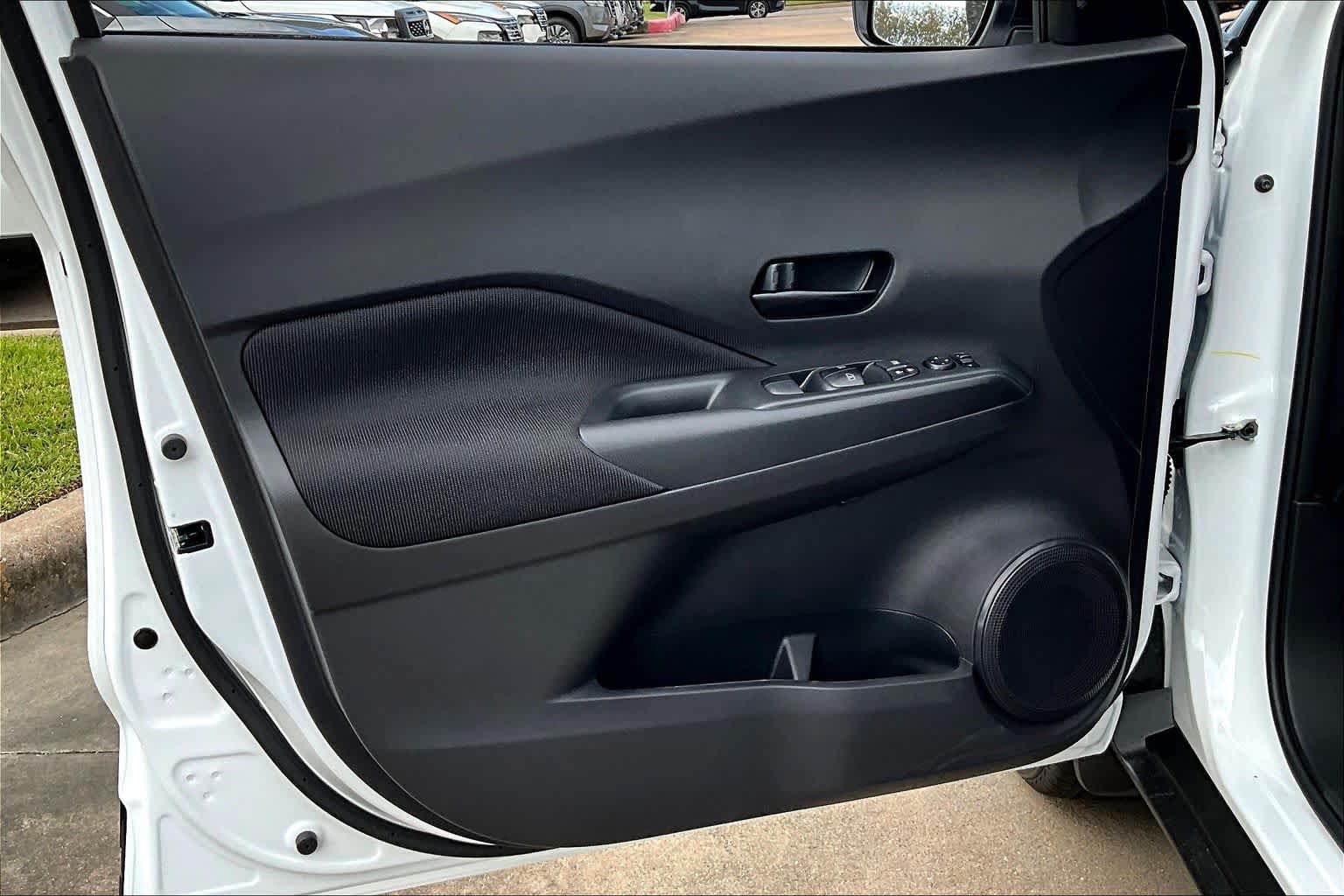 2025 Nissan Kicks Play S Fresh Powder at Sterling McCall Nissan