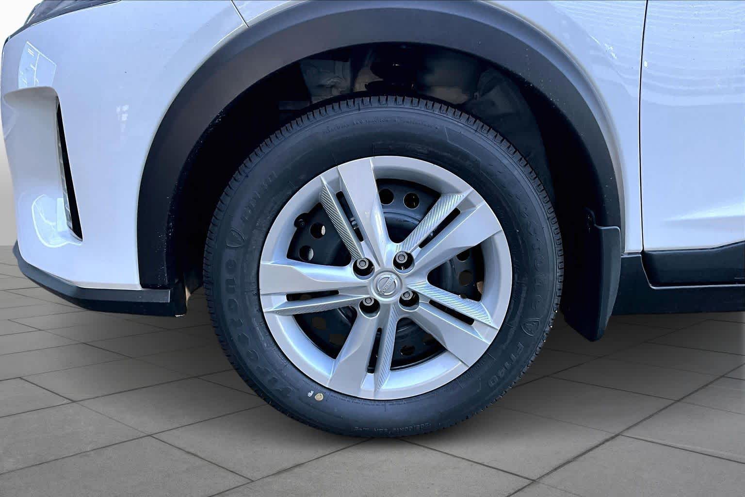 2025 Nissan Kicks Play S Fresh Powder at Sterling McCall Nissan