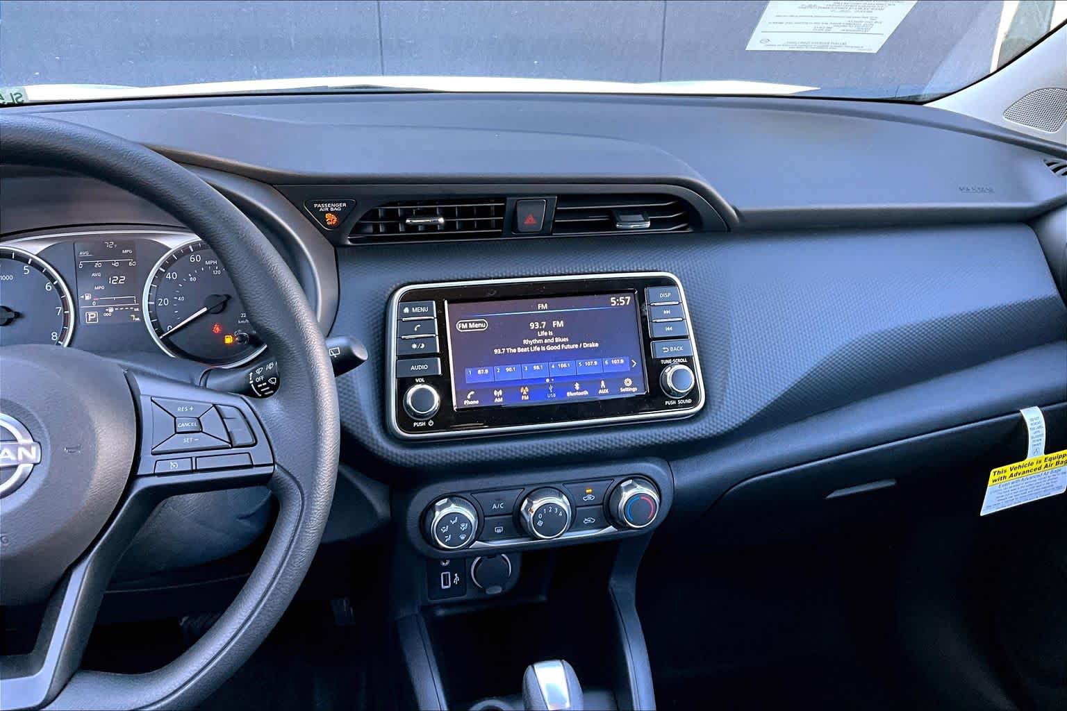 2025 Nissan Kicks Play S Fresh Powder at Sterling McCall Nissan