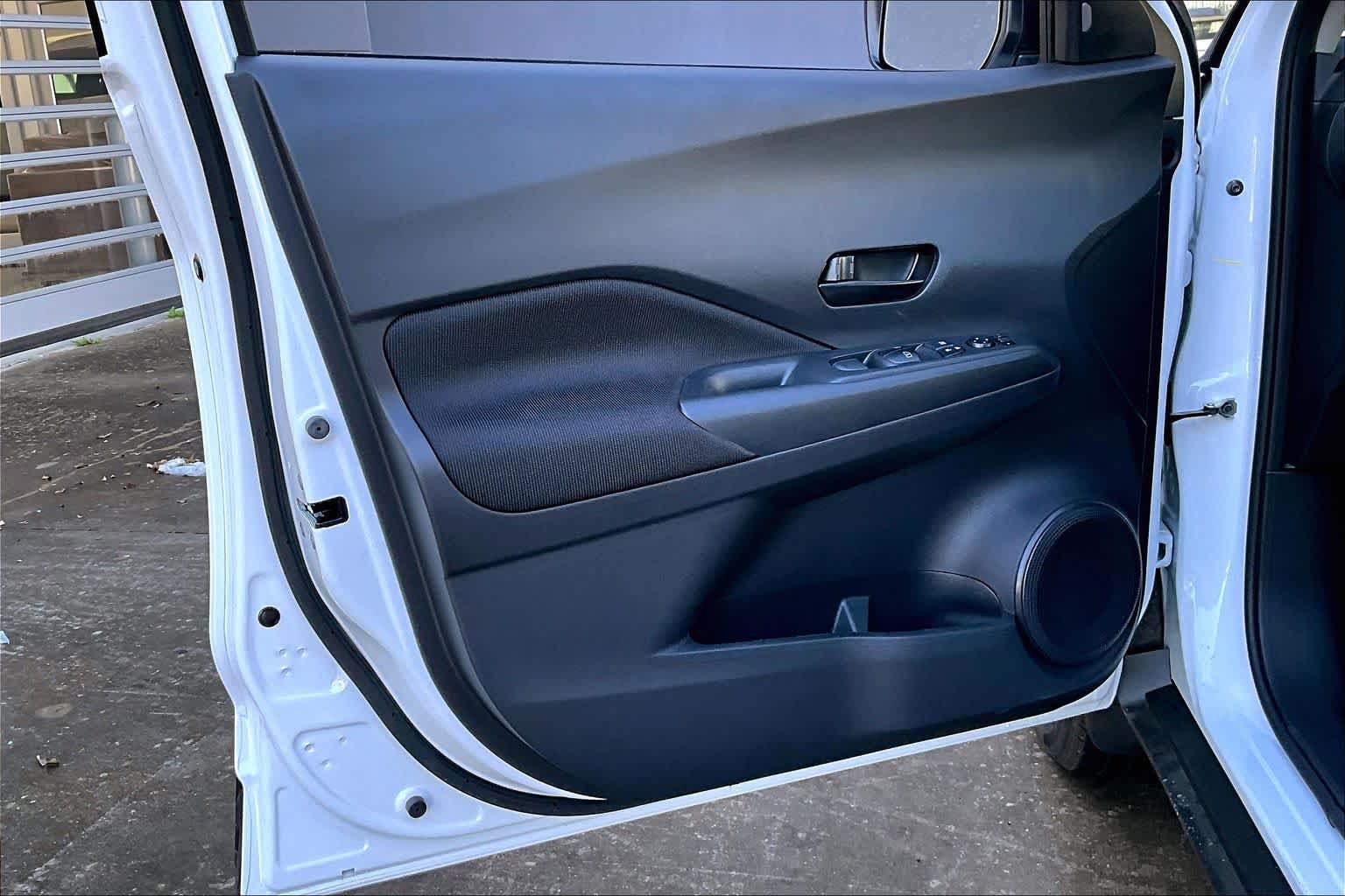 2025 Nissan Kicks Play S Fresh Powder at Sterling McCall Nissan