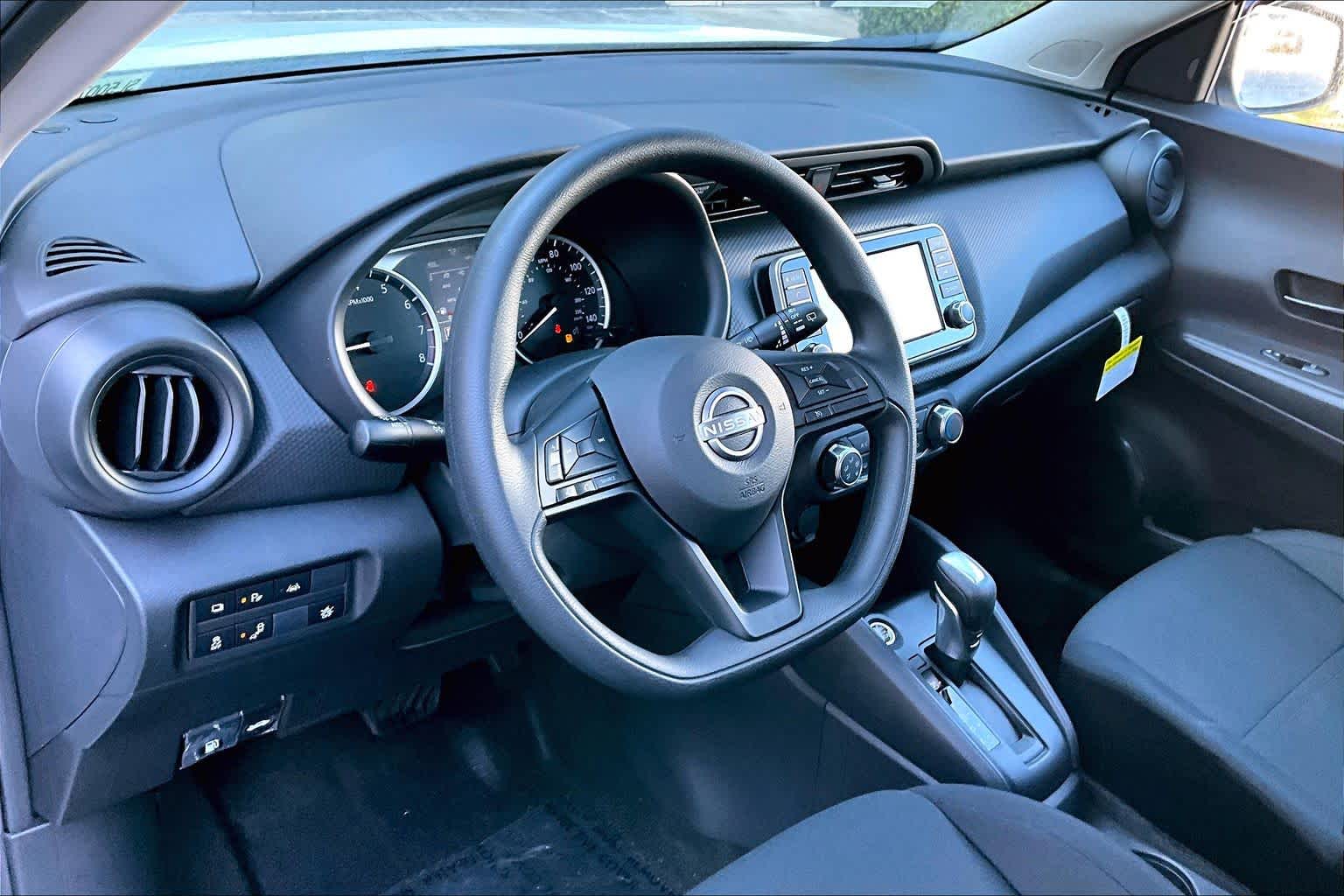 2025 Nissan Kicks Play S Fresh Powder at Sterling McCall Nissan