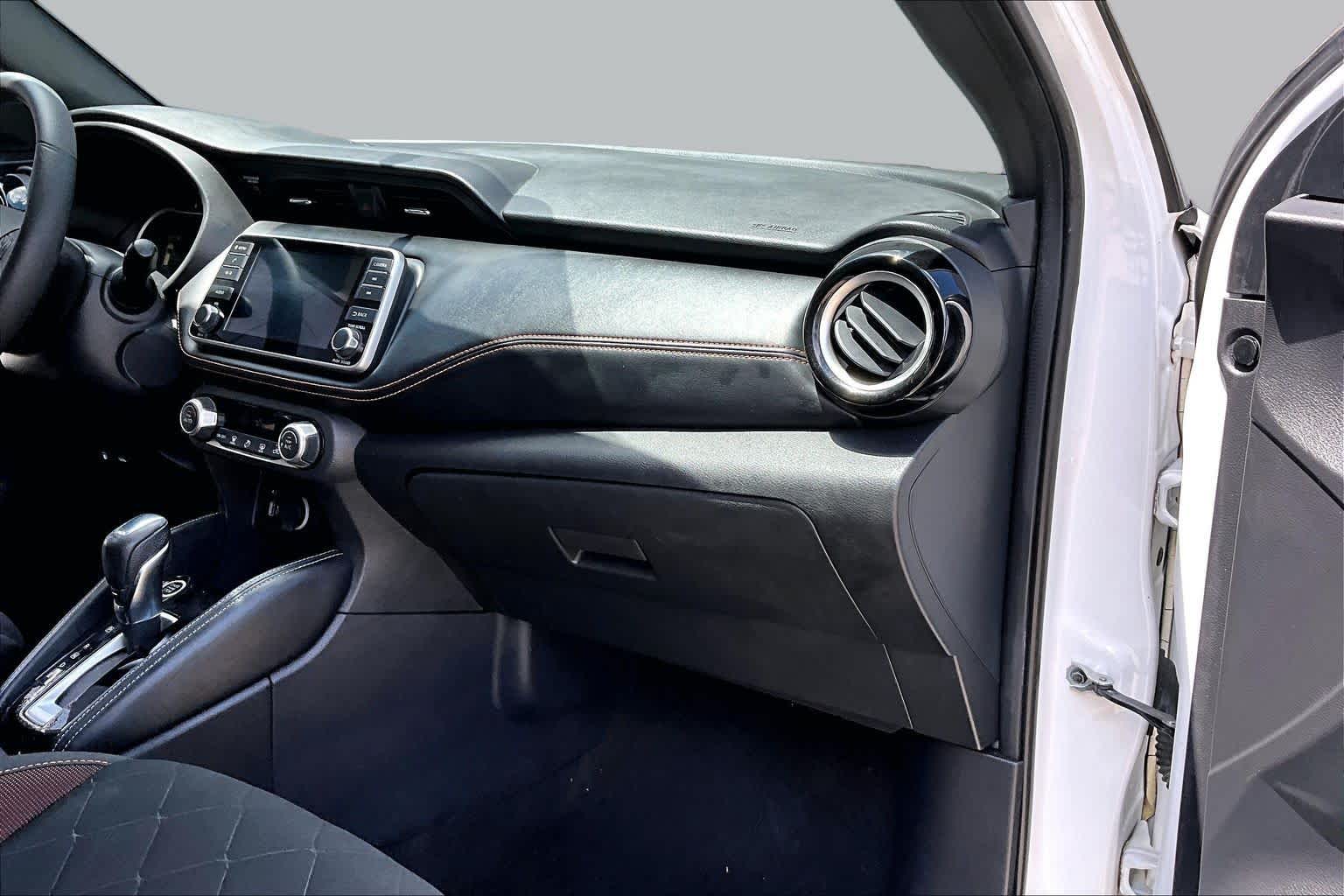 2019 Nissan Kicks SR Aspen White Tricoat at Sterling McCall Nissan