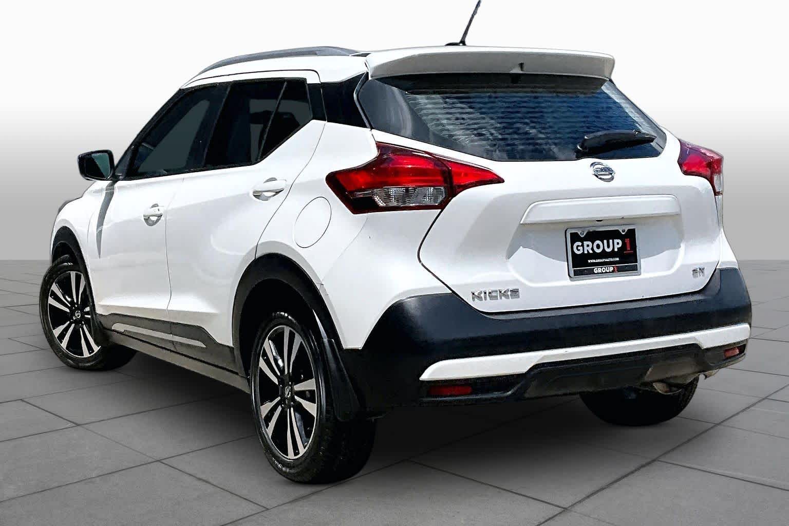 2019 Nissan Kicks SR Aspen White Tricoat at Sterling McCall Nissan
