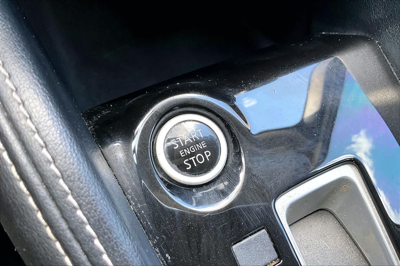 2019 Nissan Kicks SR Aspen White Tricoat at Sterling McCall Nissan