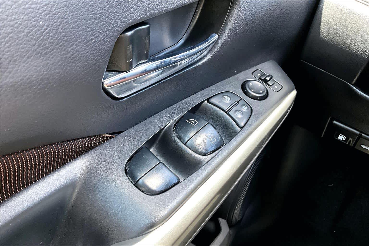 2019 Nissan Kicks SR Aspen White Tricoat at Sterling McCall Nissan