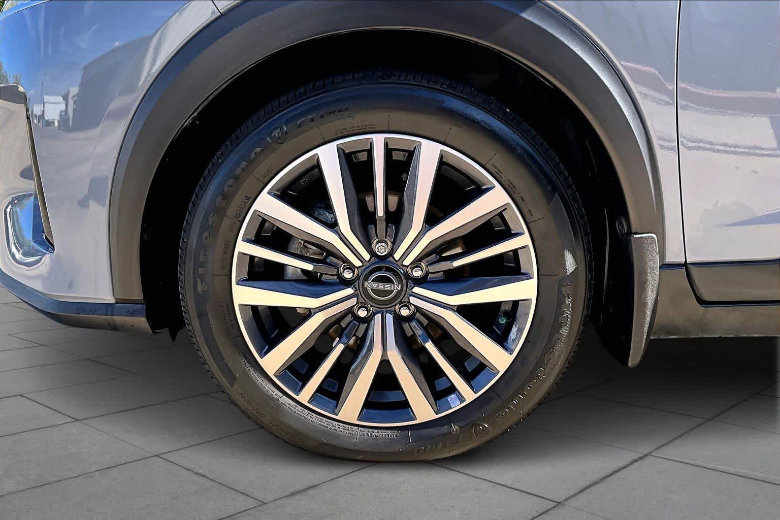 2024 Nissan Kicks SR Boulder Gray Pearl at HGreg Houston