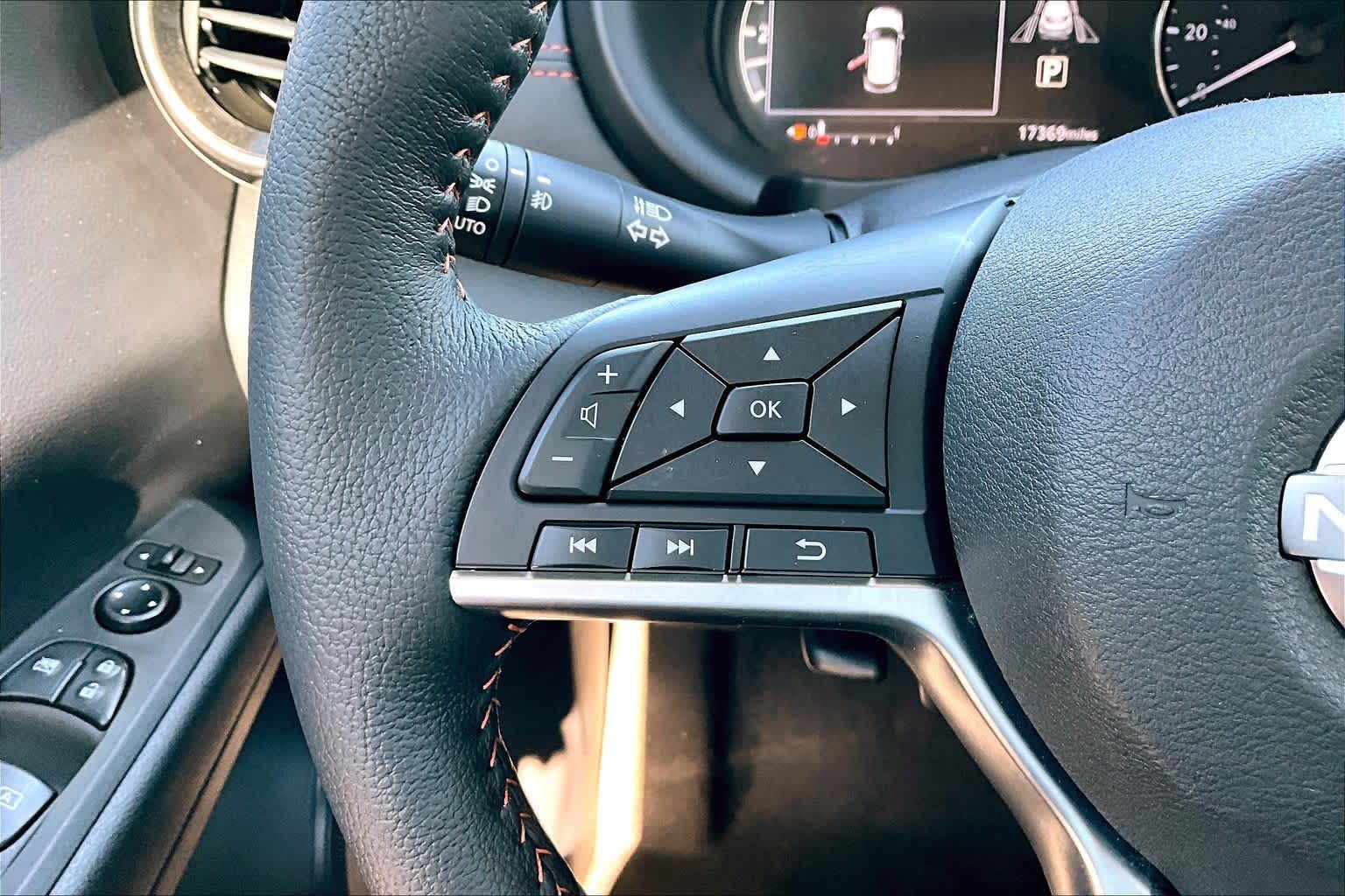 2024 Nissan Kicks SR Boulder Gray Pearl at HGreg Houston