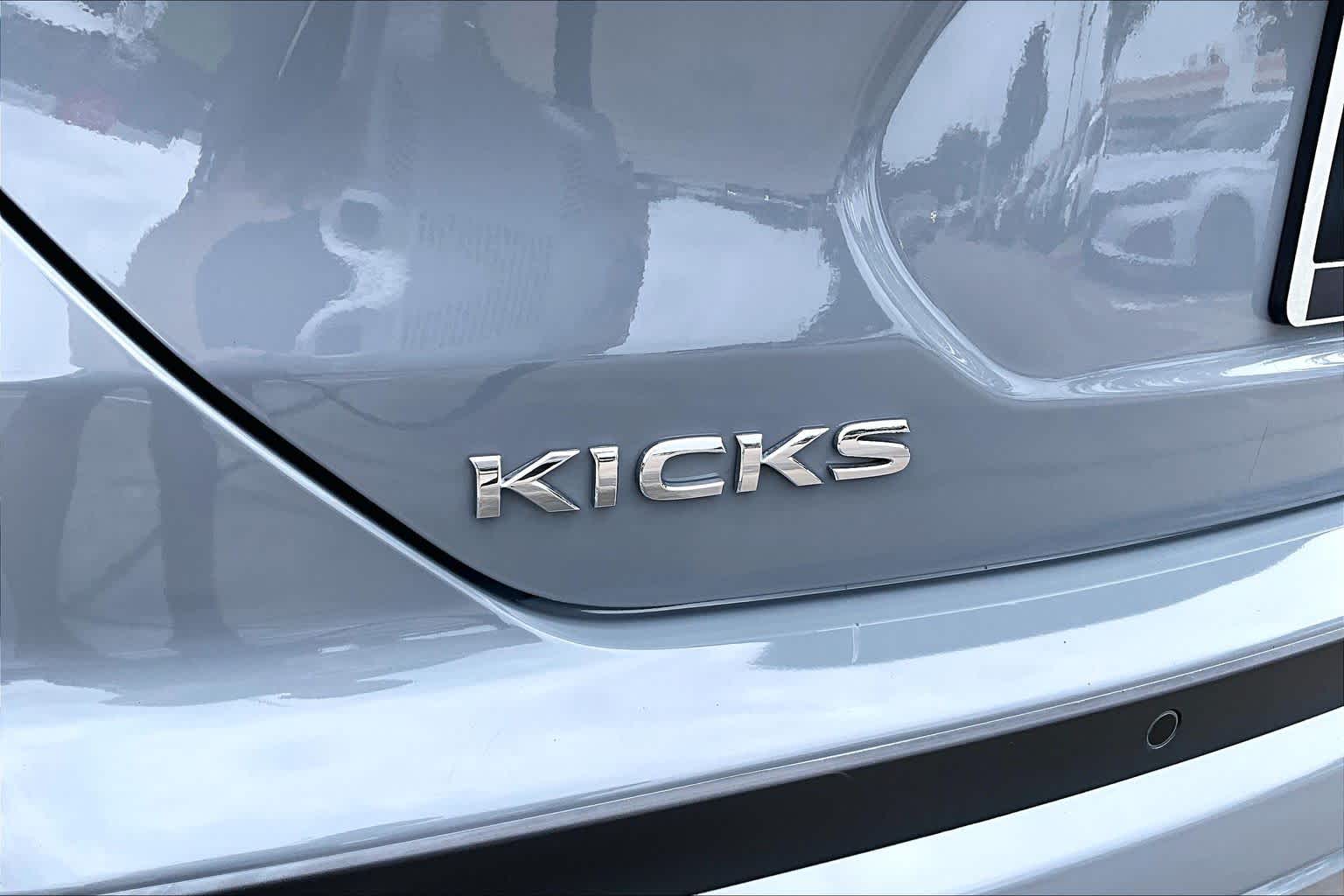 2023 Nissan Kicks SR Boulder Gray Pearl at Group 1 GMC Buick South