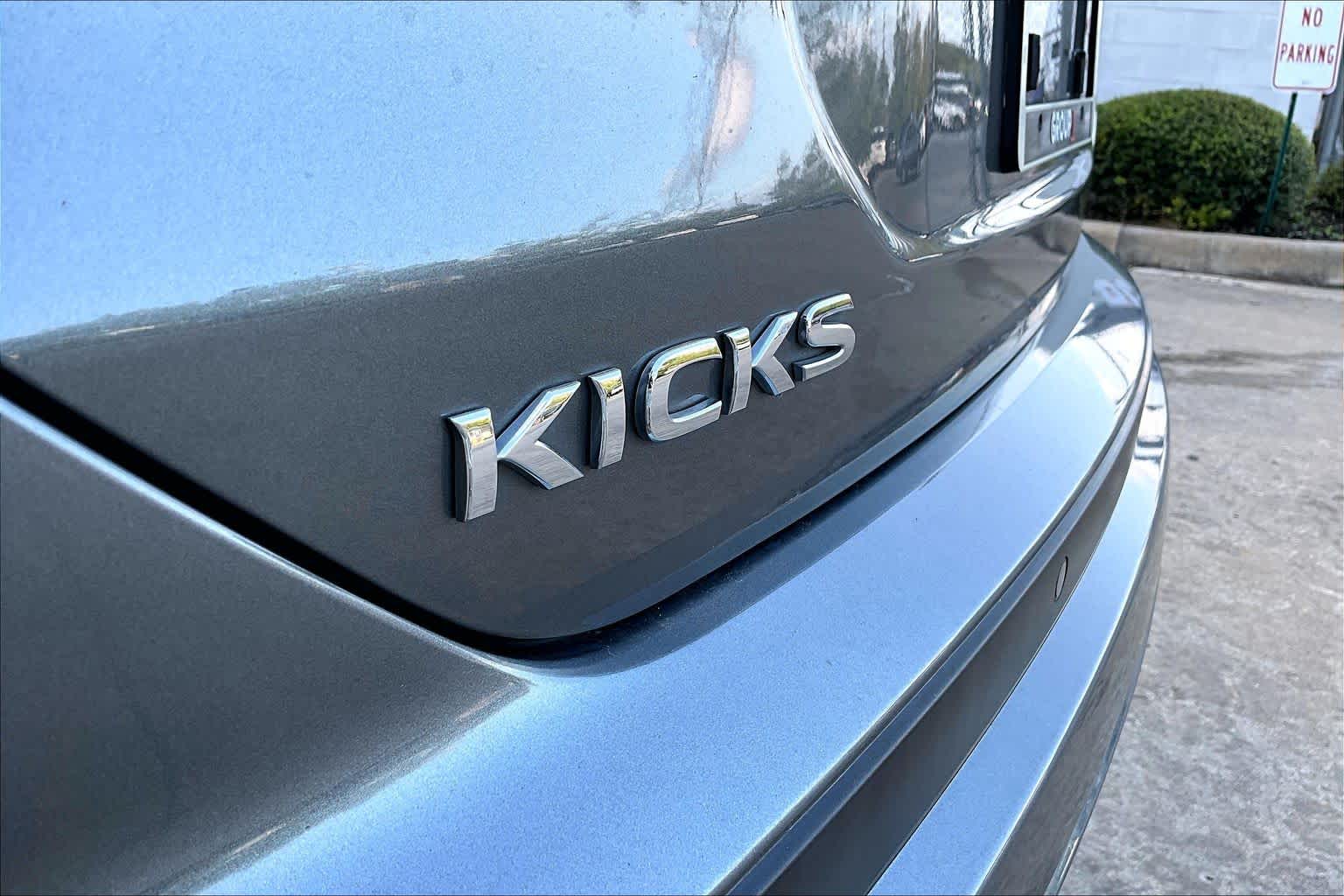 2023 Nissan Kicks SR Gun Metallic at HGreg Houston