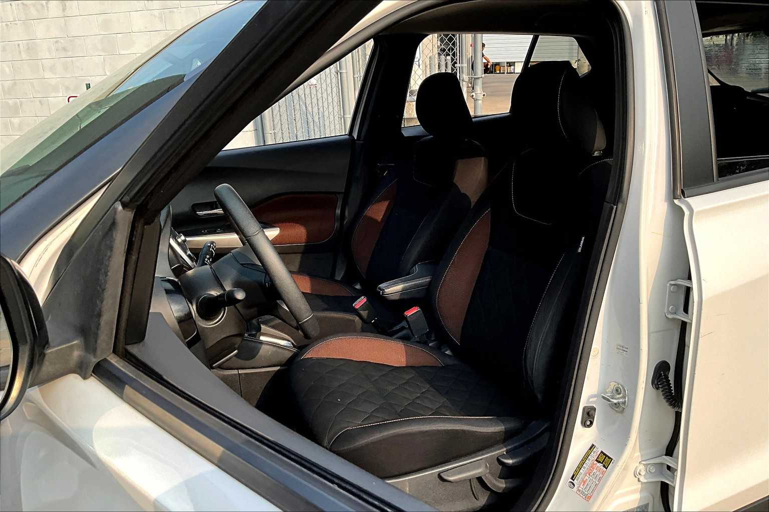 2020 Nissan Kicks SR Aspen White/Super Black at HGreg Houston
