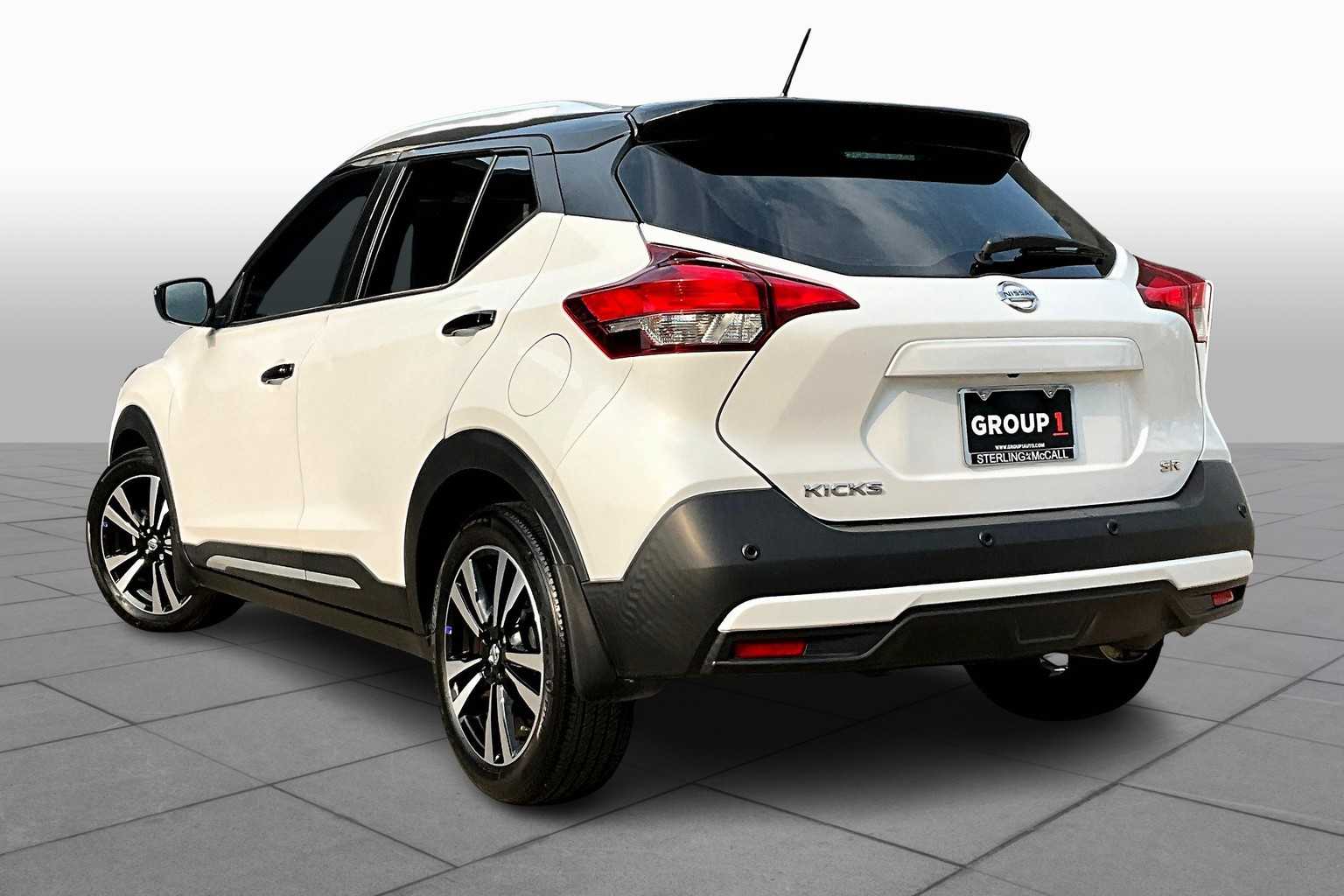 2020 Nissan Kicks SR Aspen White/Super Black at HGreg Houston
