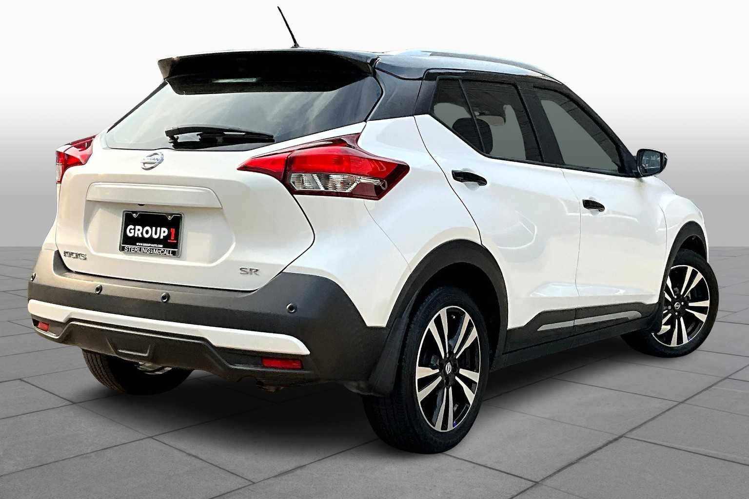 2020 Nissan Kicks SR Aspen White/Super Black at HGreg Houston
