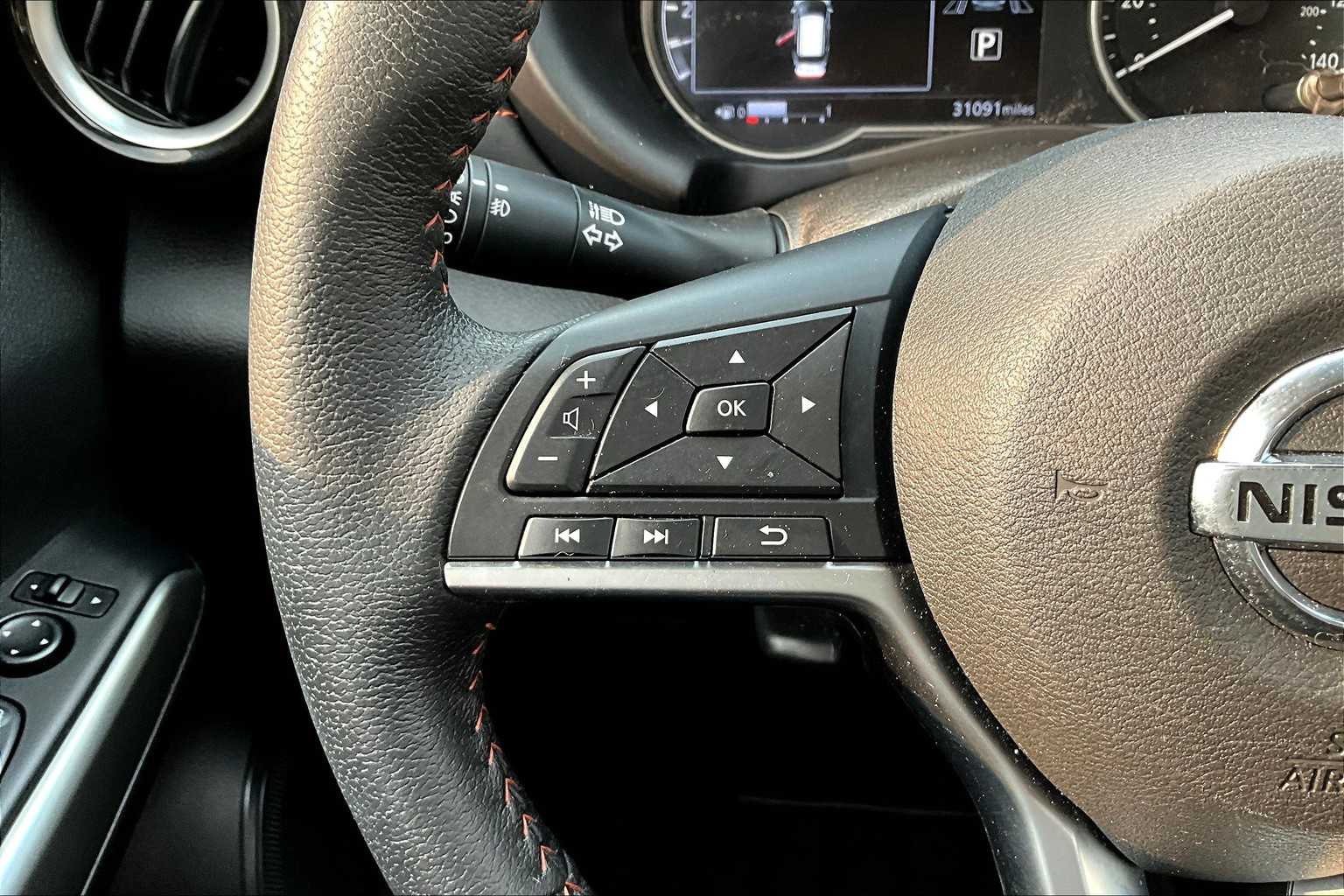 2020 Nissan Kicks SR Aspen White/Super Black at HGreg Houston
